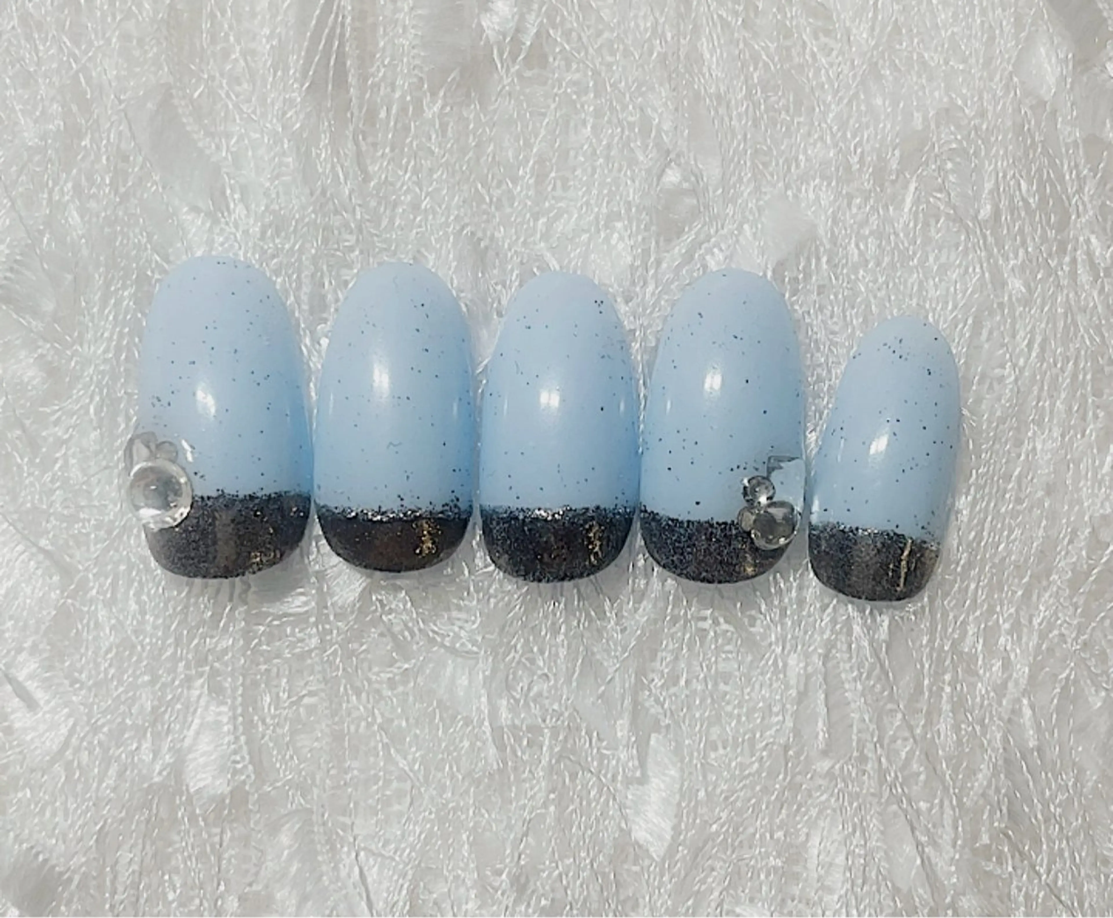 ネイル アートネイル キラキラネイル 水色 シンプルネイル 冬ネイル Nakao Hitomiのネイルデザイン