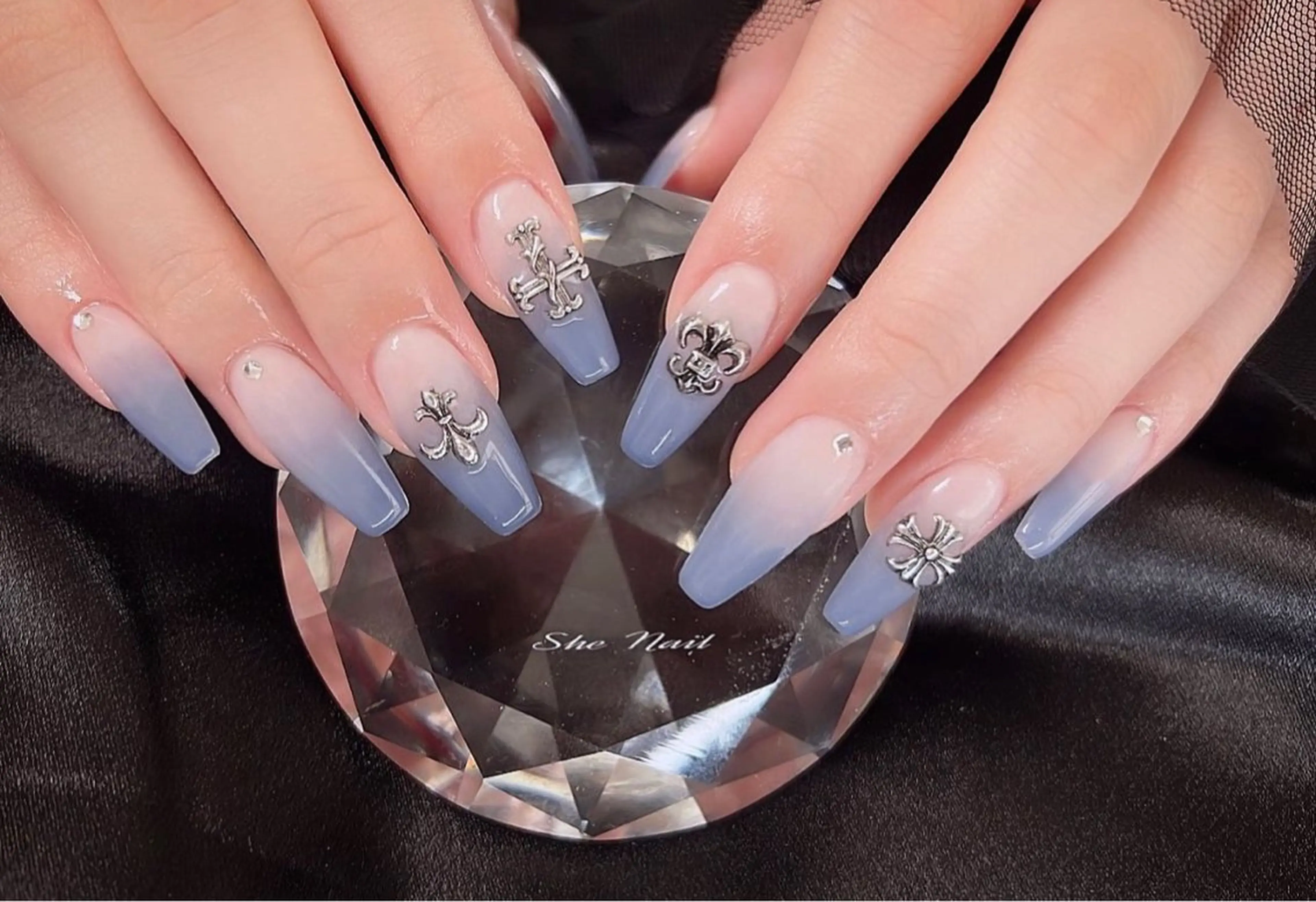 ネイル チークネイル 長さ出し フレンチネイル ガラスフレンチ グラデーション She Nail所属・ISA_ BELLAのネイルデザイン