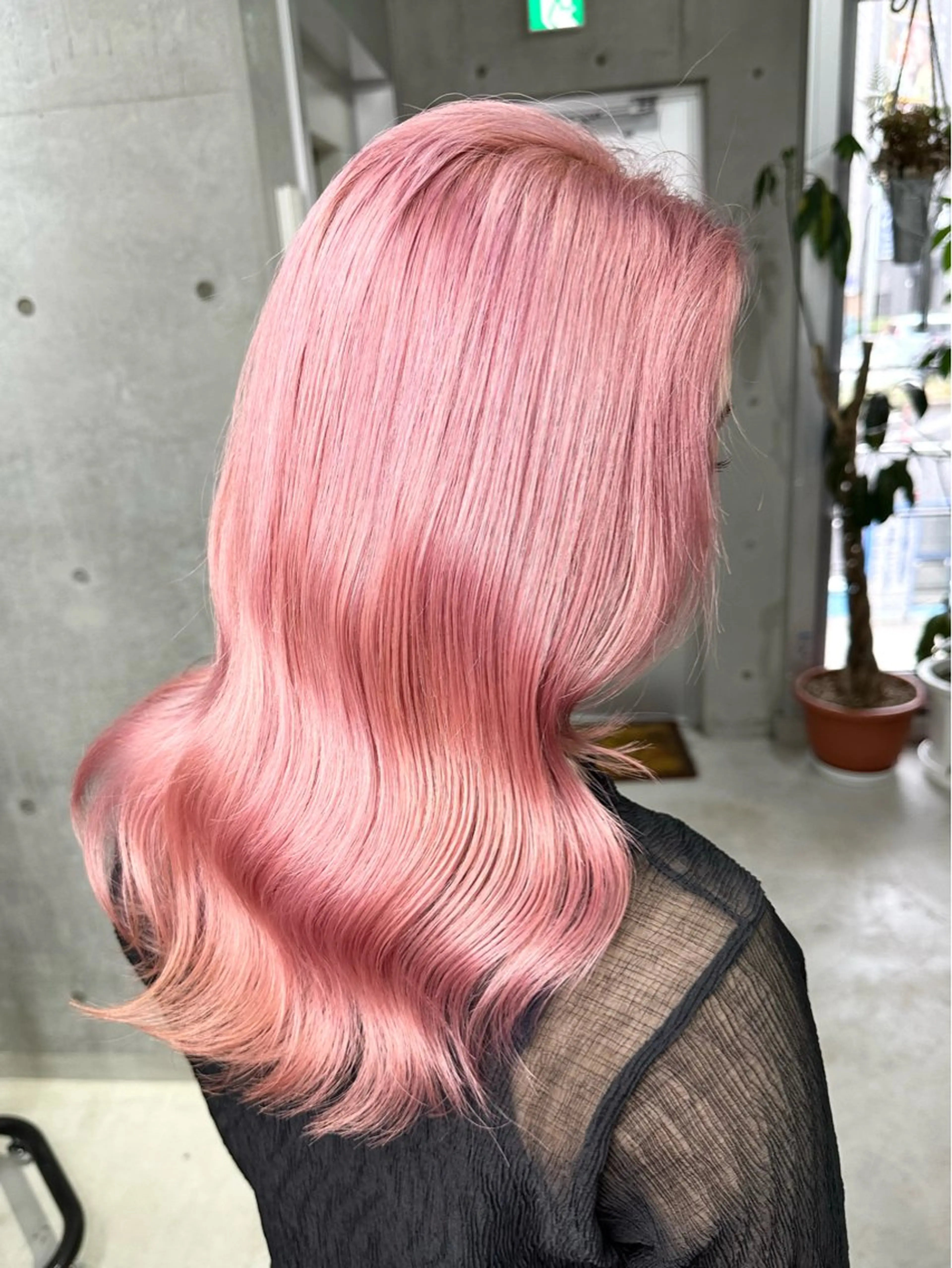 ロング カラー ハイトーンカラー ピンクカラー ヘアカラー トリートメント 名古屋のピンク好き かずくん🦩のヘアスタイル