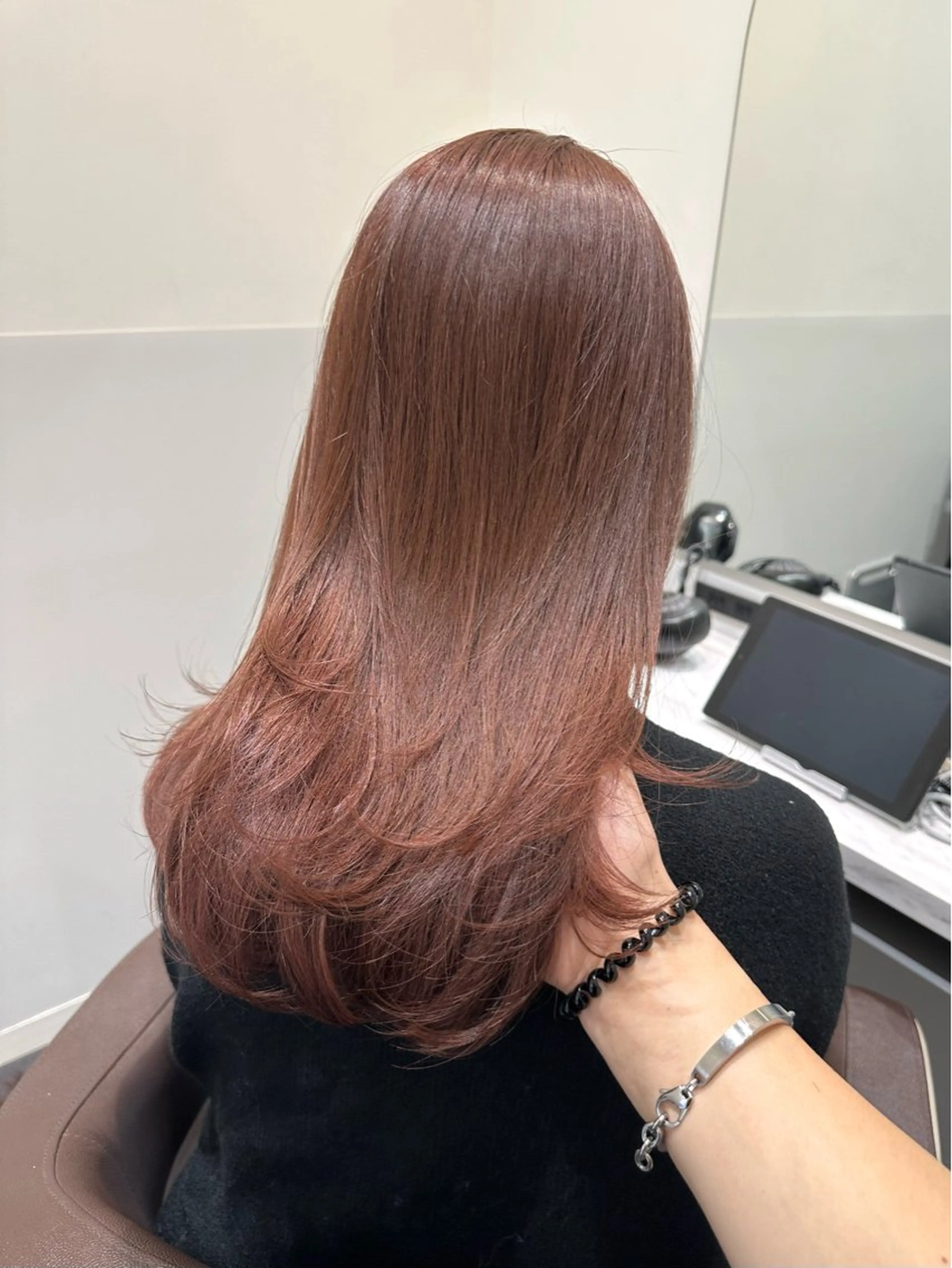 セミロング カラー ブリーチ ブラウンカラー ブリーチなしカラー ピンクカラー ピンクブラウン ヘアカラー トリートメント 矢野 晃平のヘアスタイル