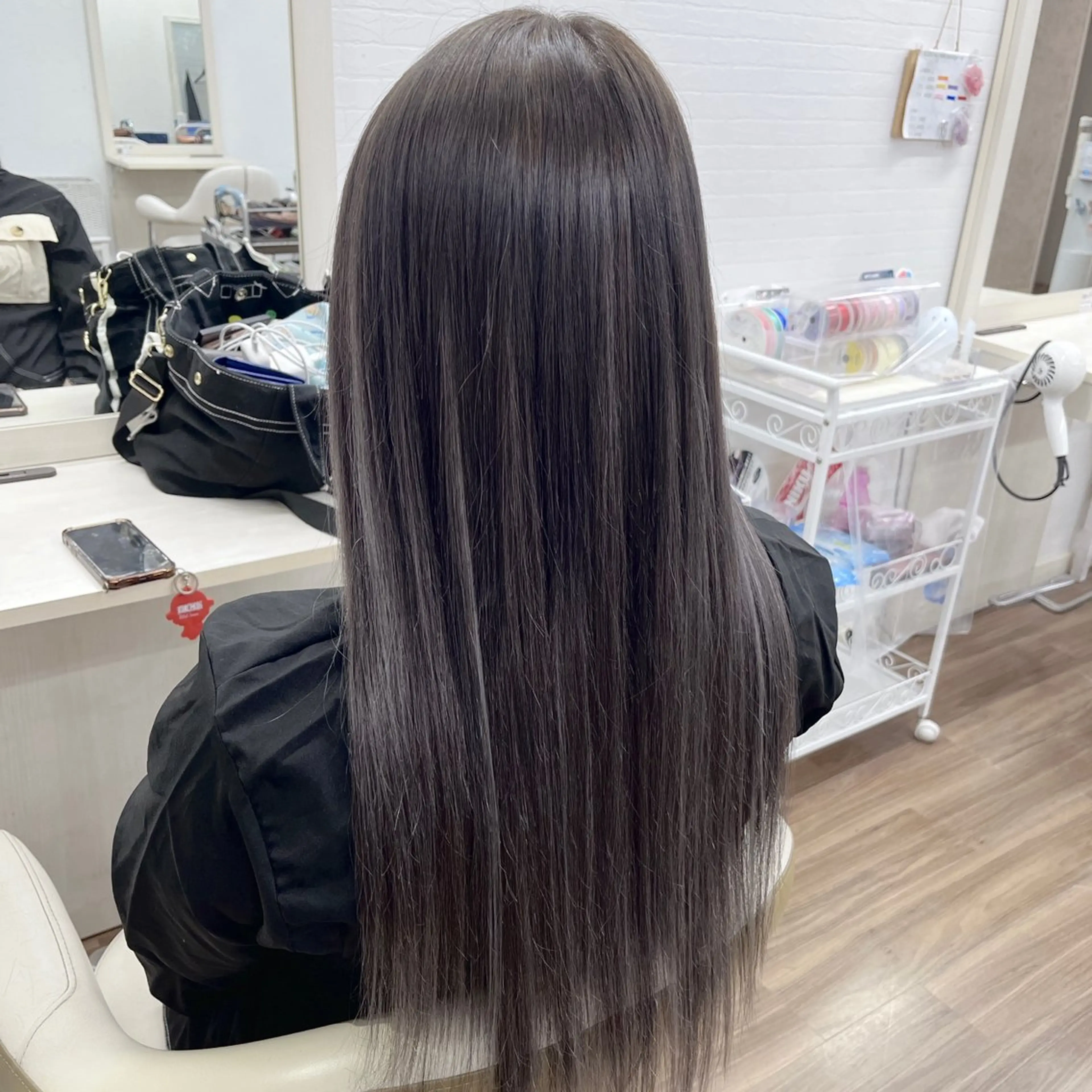セミロング カラー ダークグレー グラデーションカラー ハイトーンカラー エクステ エクステ GLOSS 心斎橋 山上のヘアスタイル
