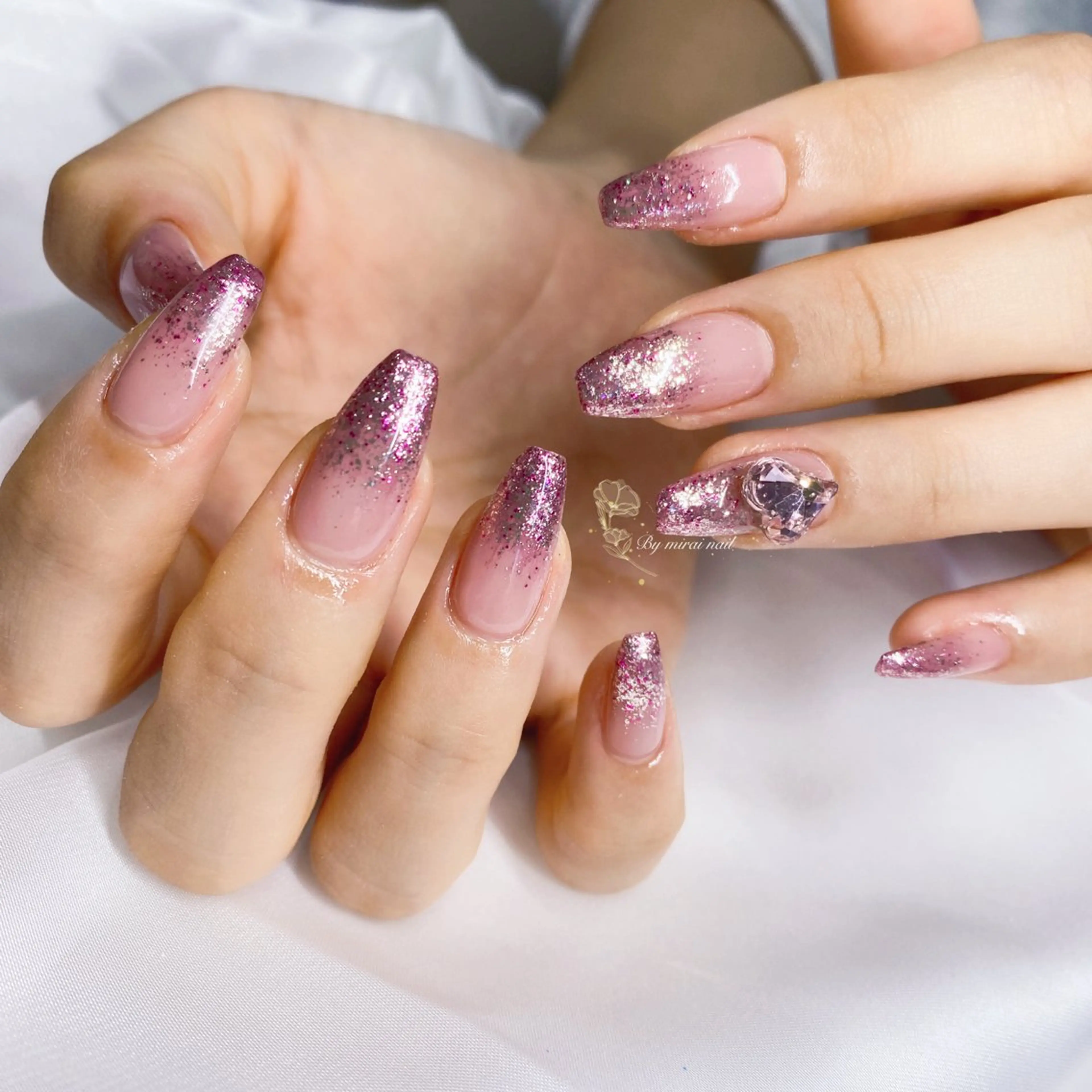 ネイル ハンドネイル ネイルサロン 9Carats神田のネイルデザイン