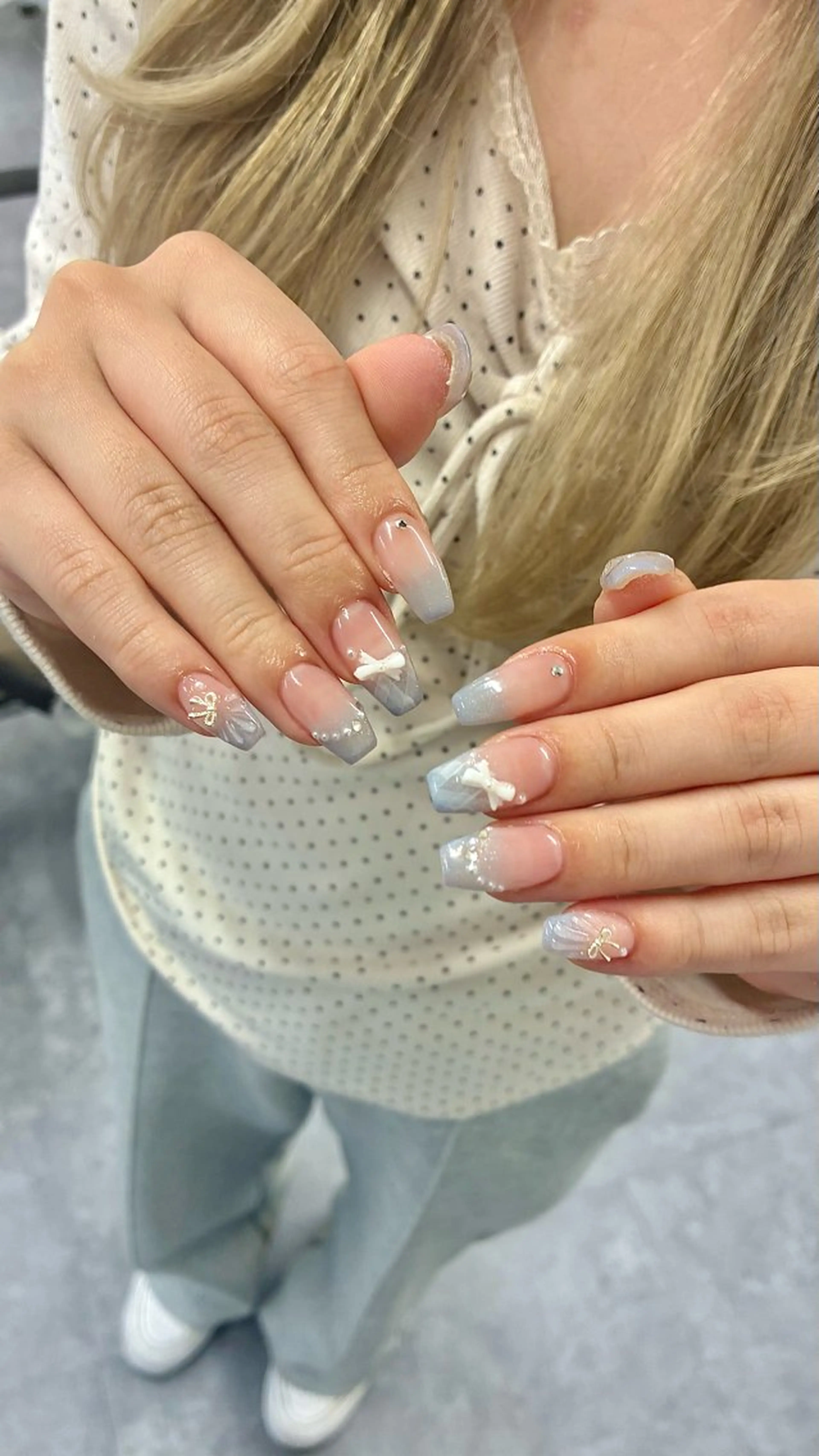 ネイル キラキラネイル 水色 オフィスネイル ワンカラーネイル リボン ハンドネイル Risa 梅田/南森町ネイルのネイルデザイン