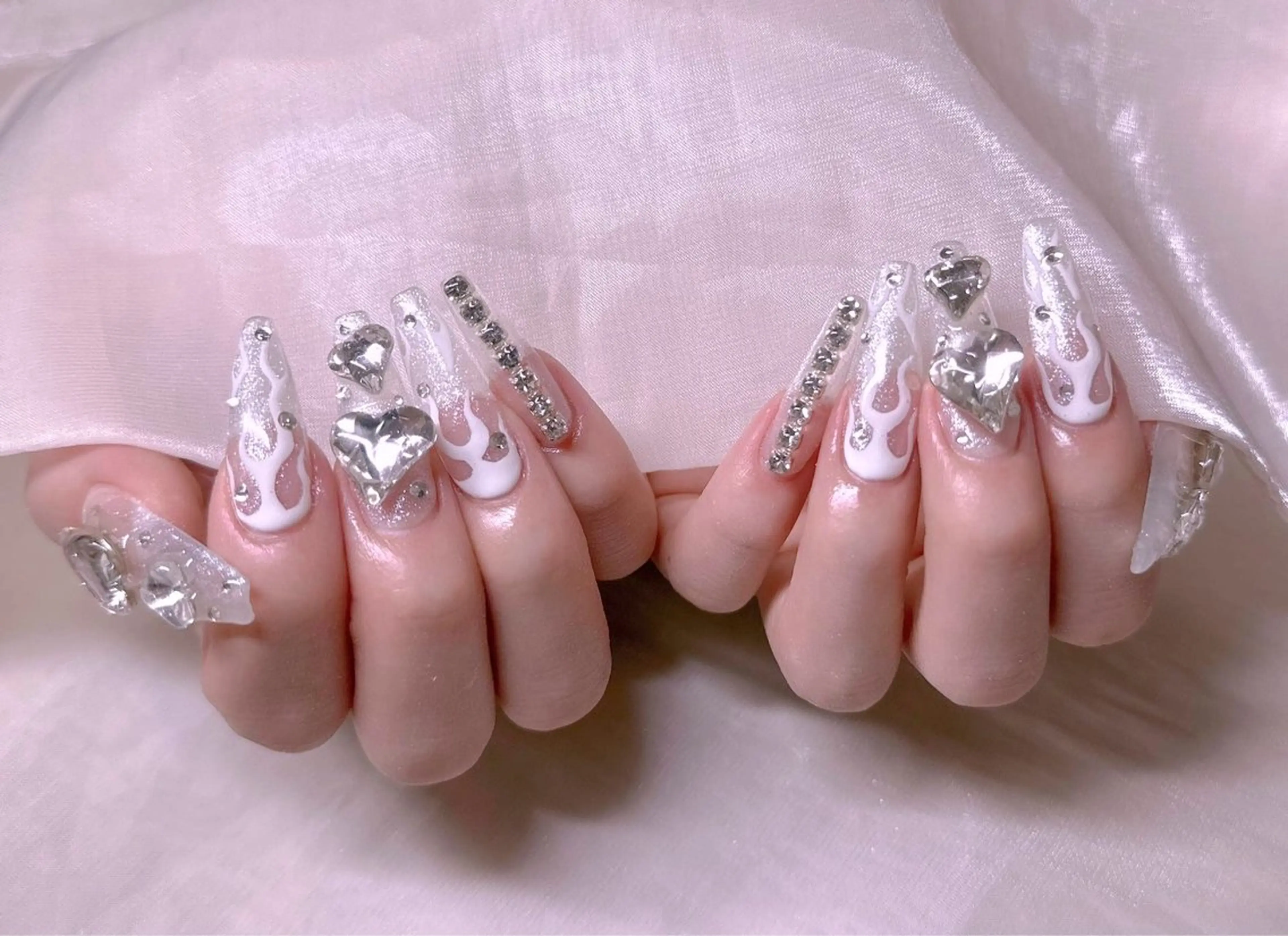 ネイル チークネイル フレンチネイル ハート 韓国ネイル マグネットネイル ハンドネイル リン リンのネイルデザイン