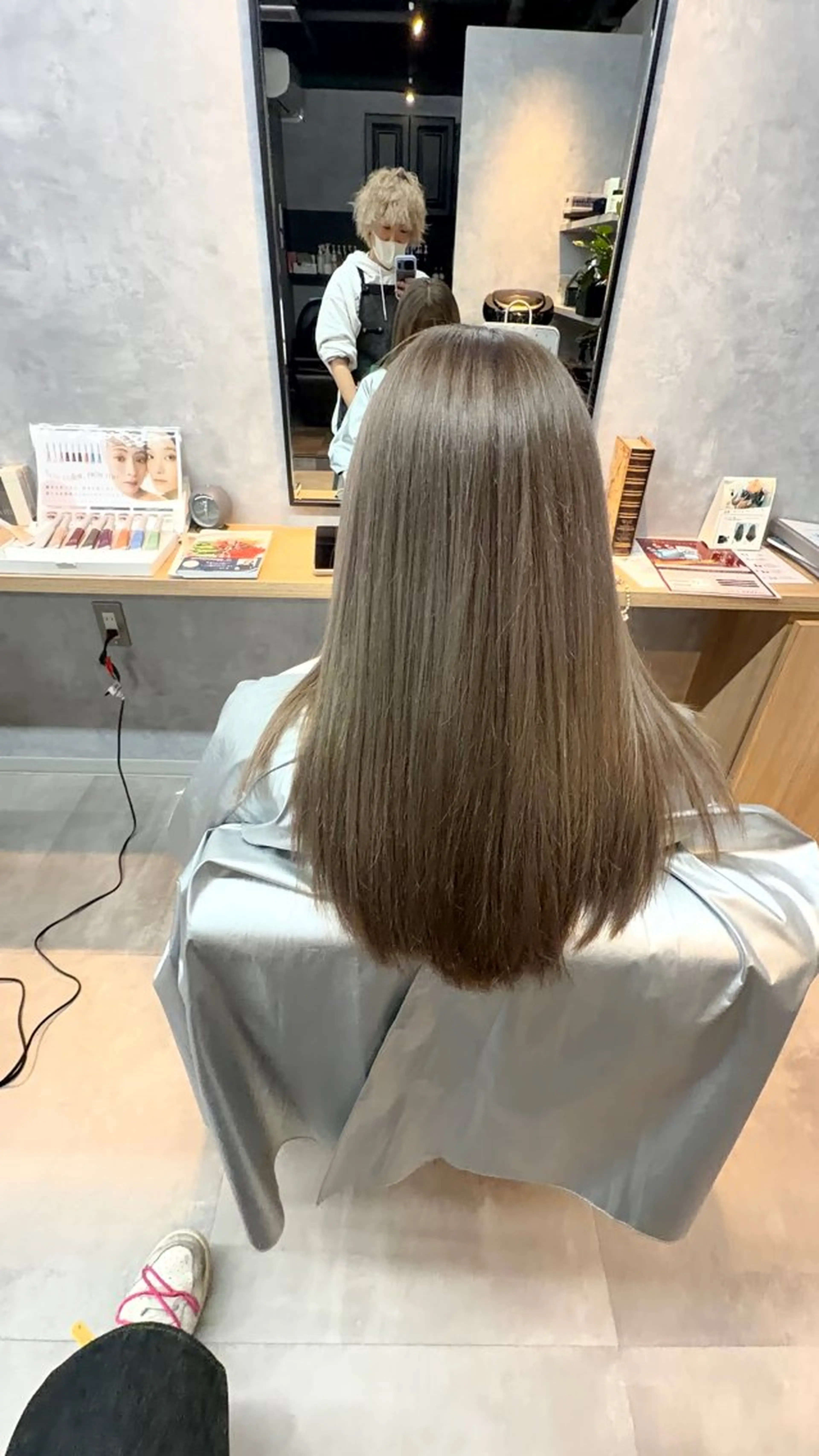 ロング ヘアカラー motoトップカラー リスト/ブリーチカラのヘアスタイル