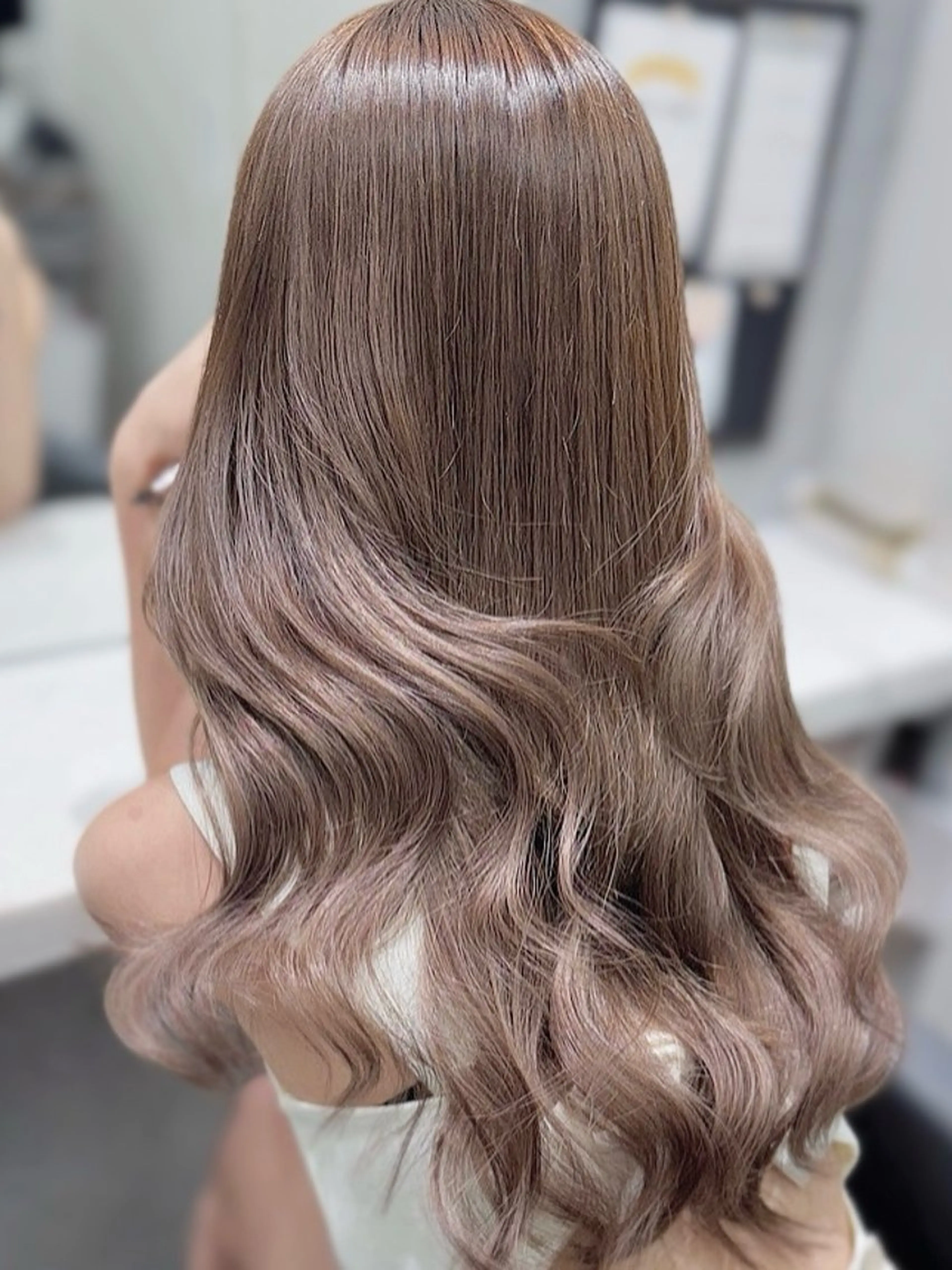 ロング カラー シールエクステ ベージュカラー ブリーチ ダブルカラー ハイトーンカラー ヘアカラー エクステ ヘアサロンelyts 表参道店のヘアスタイル
