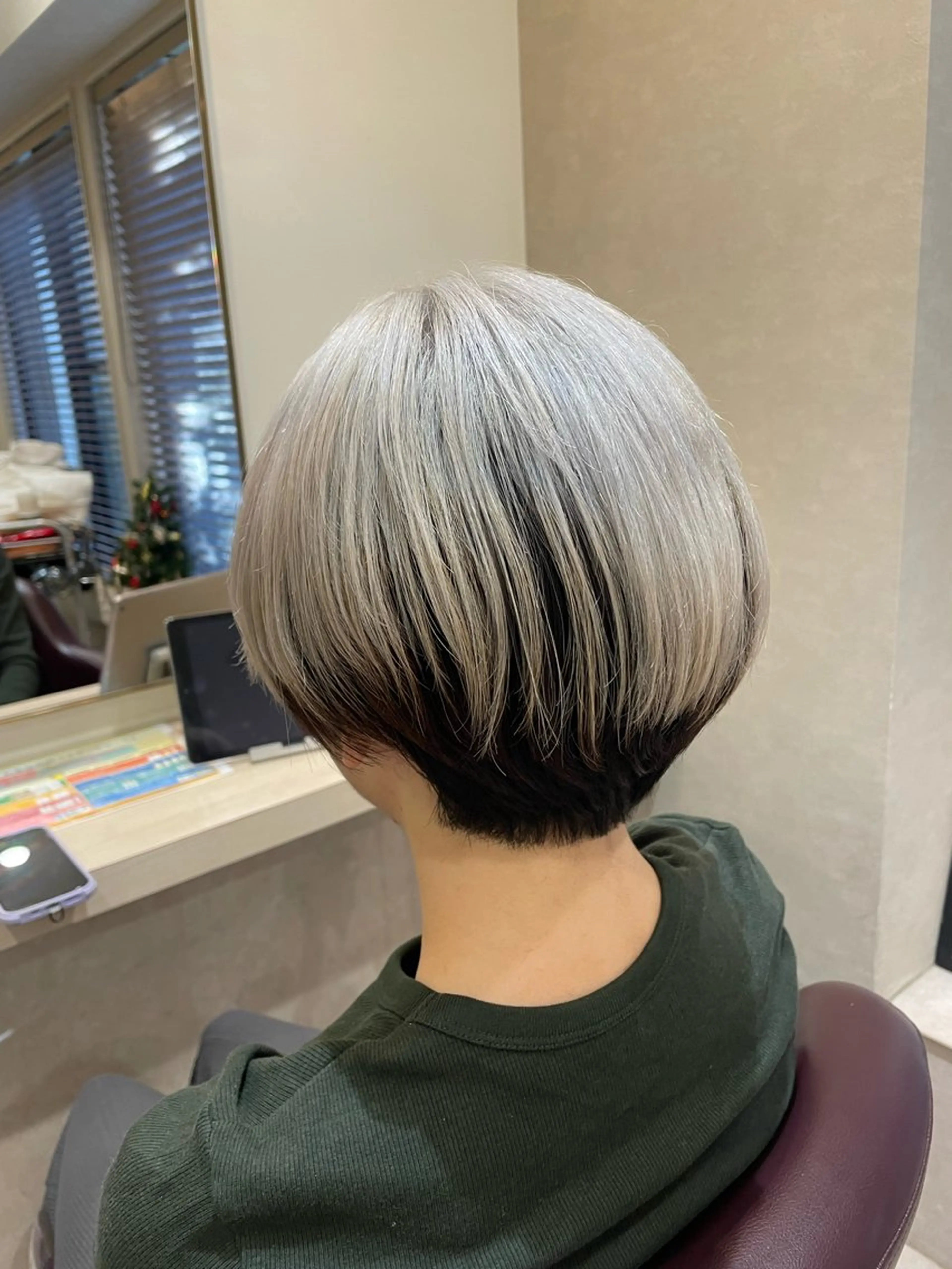 ショート カラー 小川 泉美のヘアスタイル