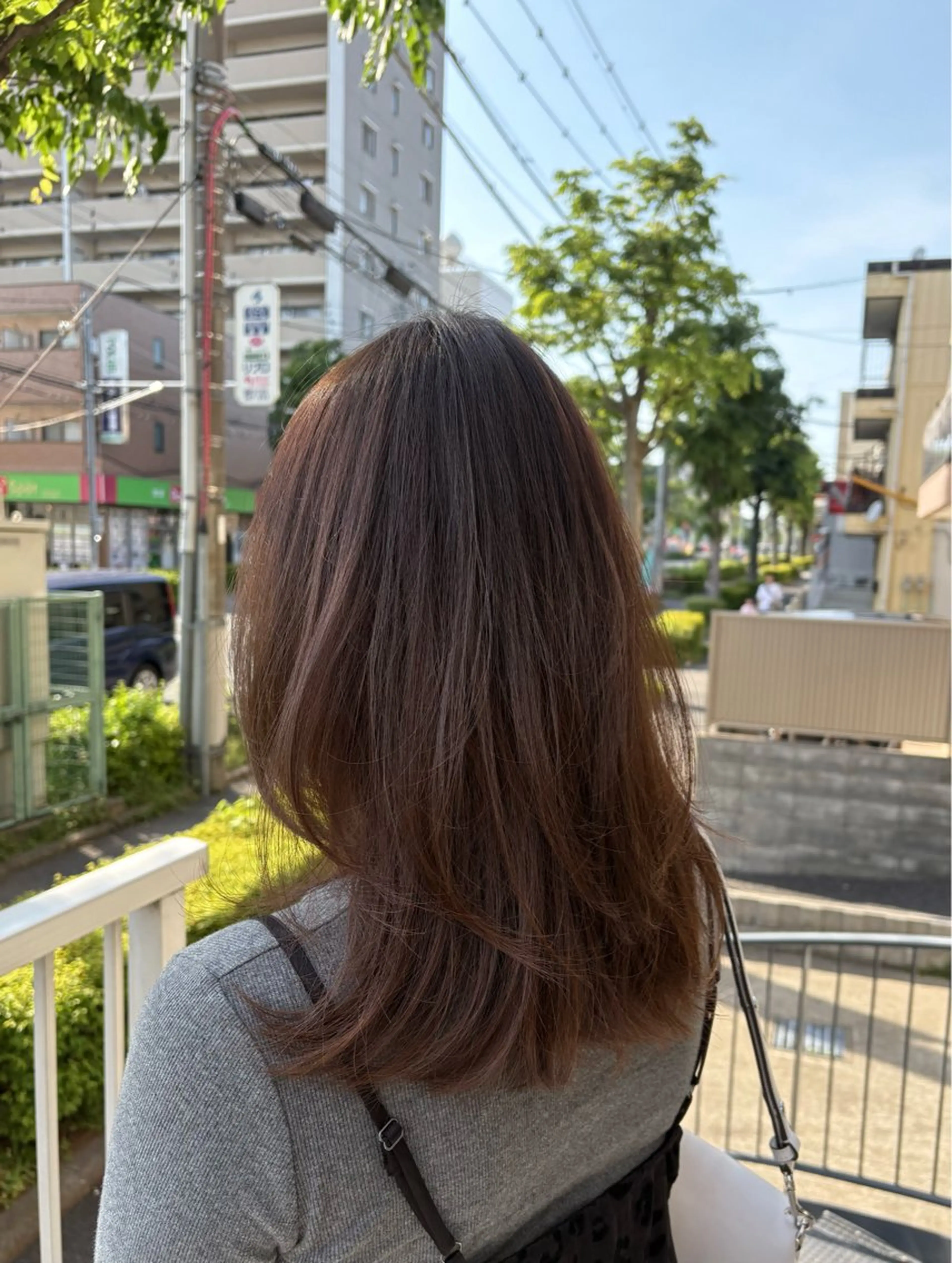 ミディアム ミディアムレイヤー レイヤーカット カット ヘアカラー ナルミ ケイスケのヘアスタイル