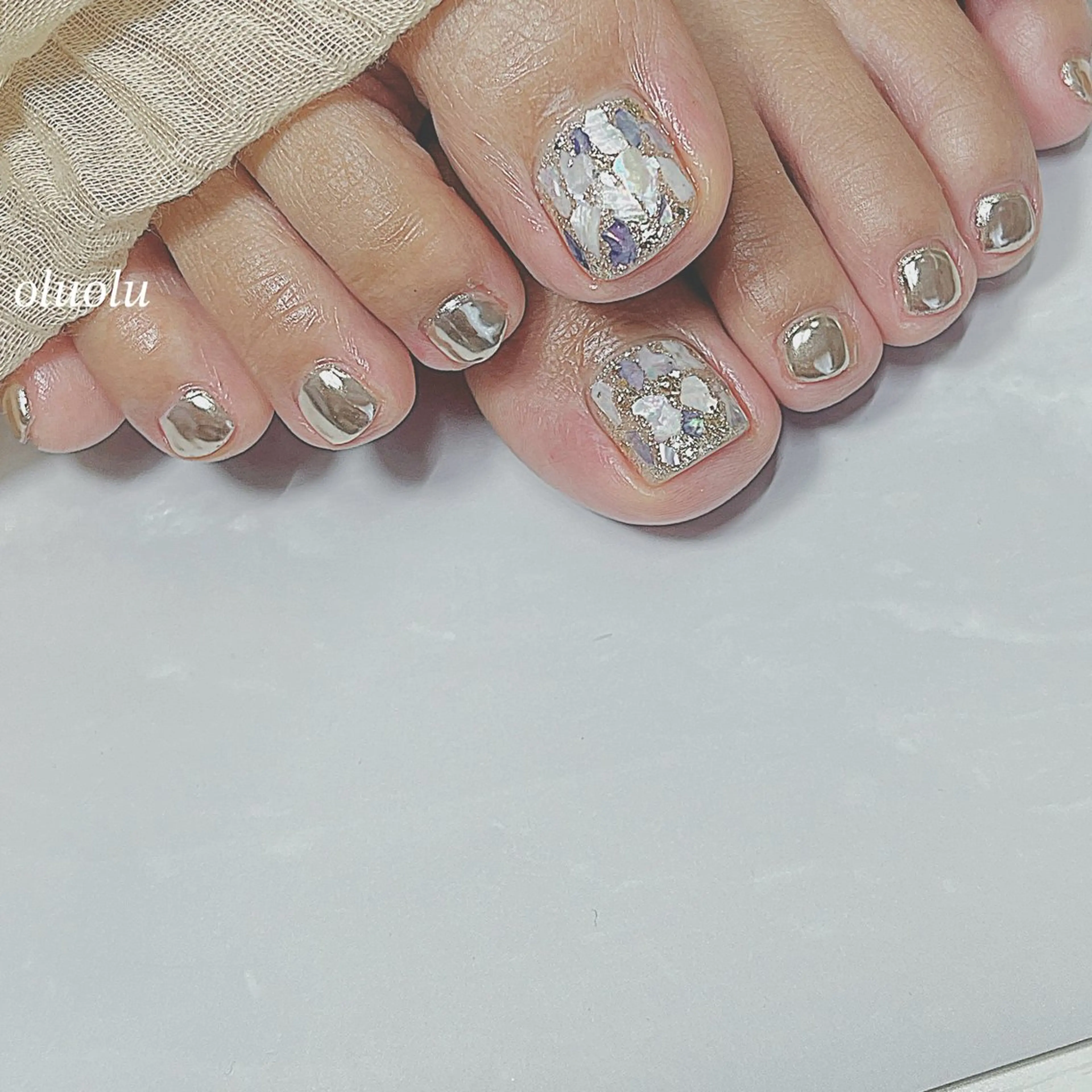 ネイル アートネイル フットネイル ミラーネイル シルバー 夏ネイル 大村 紬華のネイルデザイン