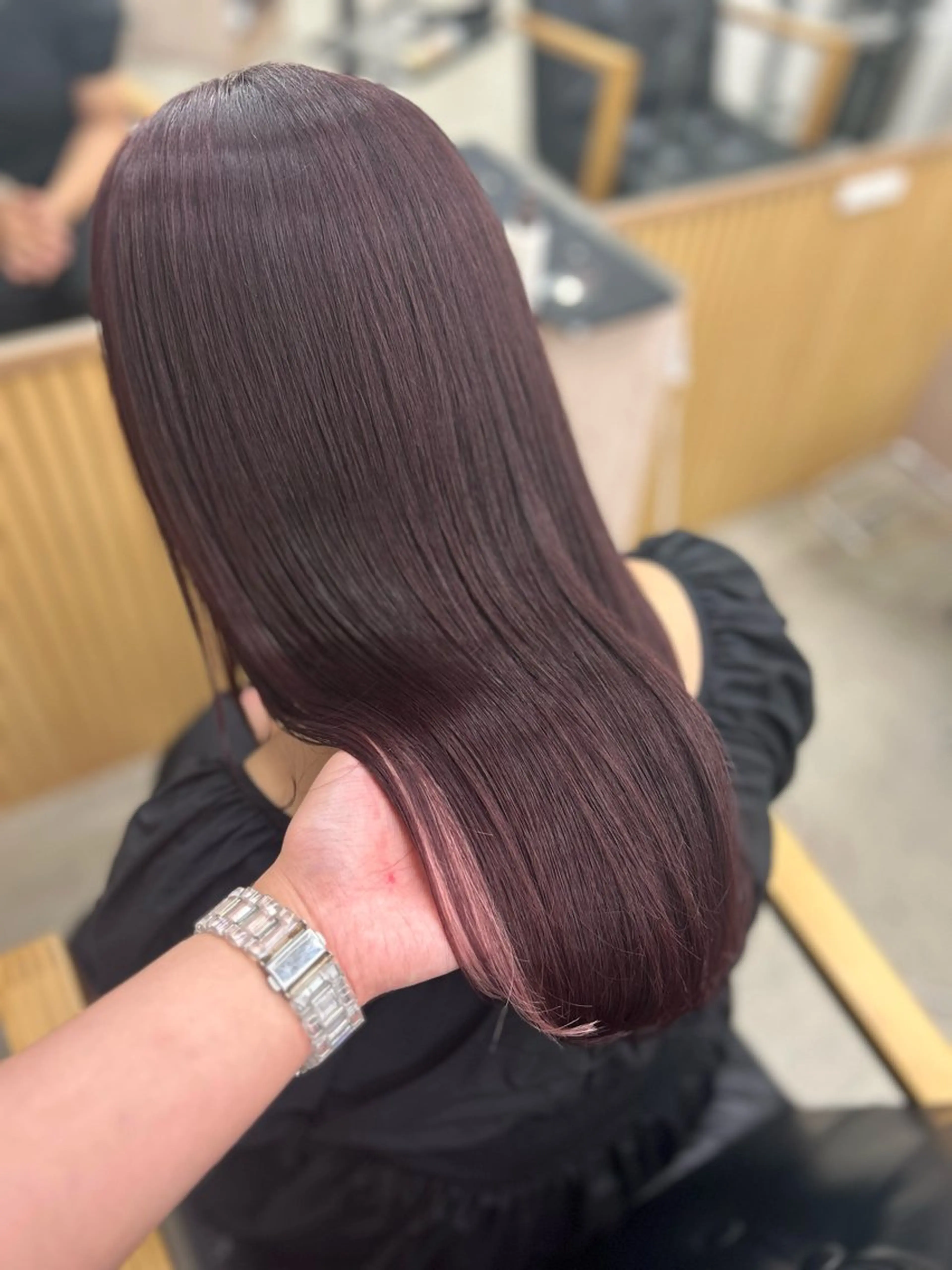 ロング カラー ロングレイヤー ベージュカラー ブリーチ カシス インナーカラー ヘアカラー noa  🦋 ブリーチ/暖色のヘアスタイル