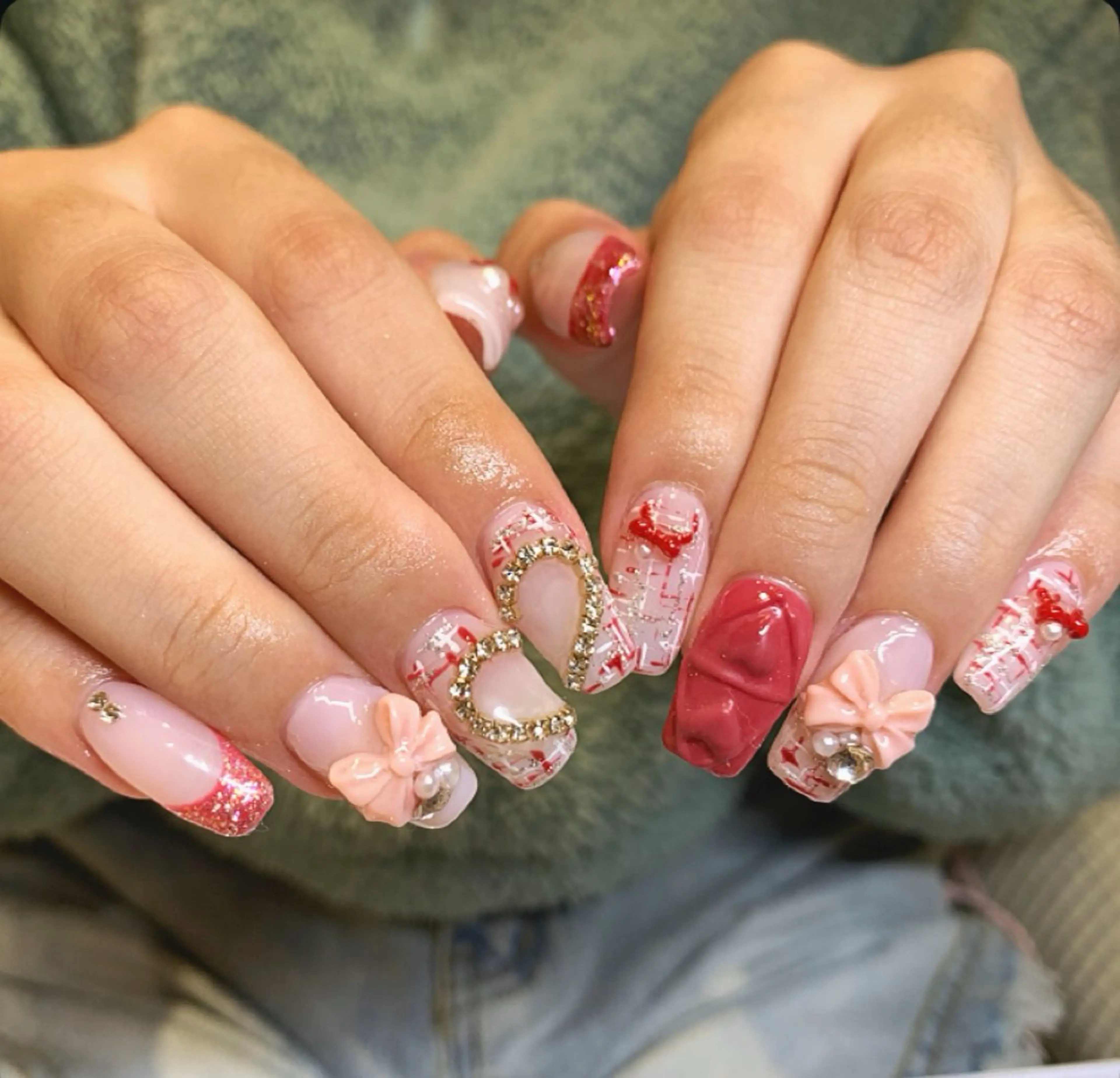 ネイル アートネイル ガーリー リボン ハンドネイル nailAVANCE akariのネイルデザイン