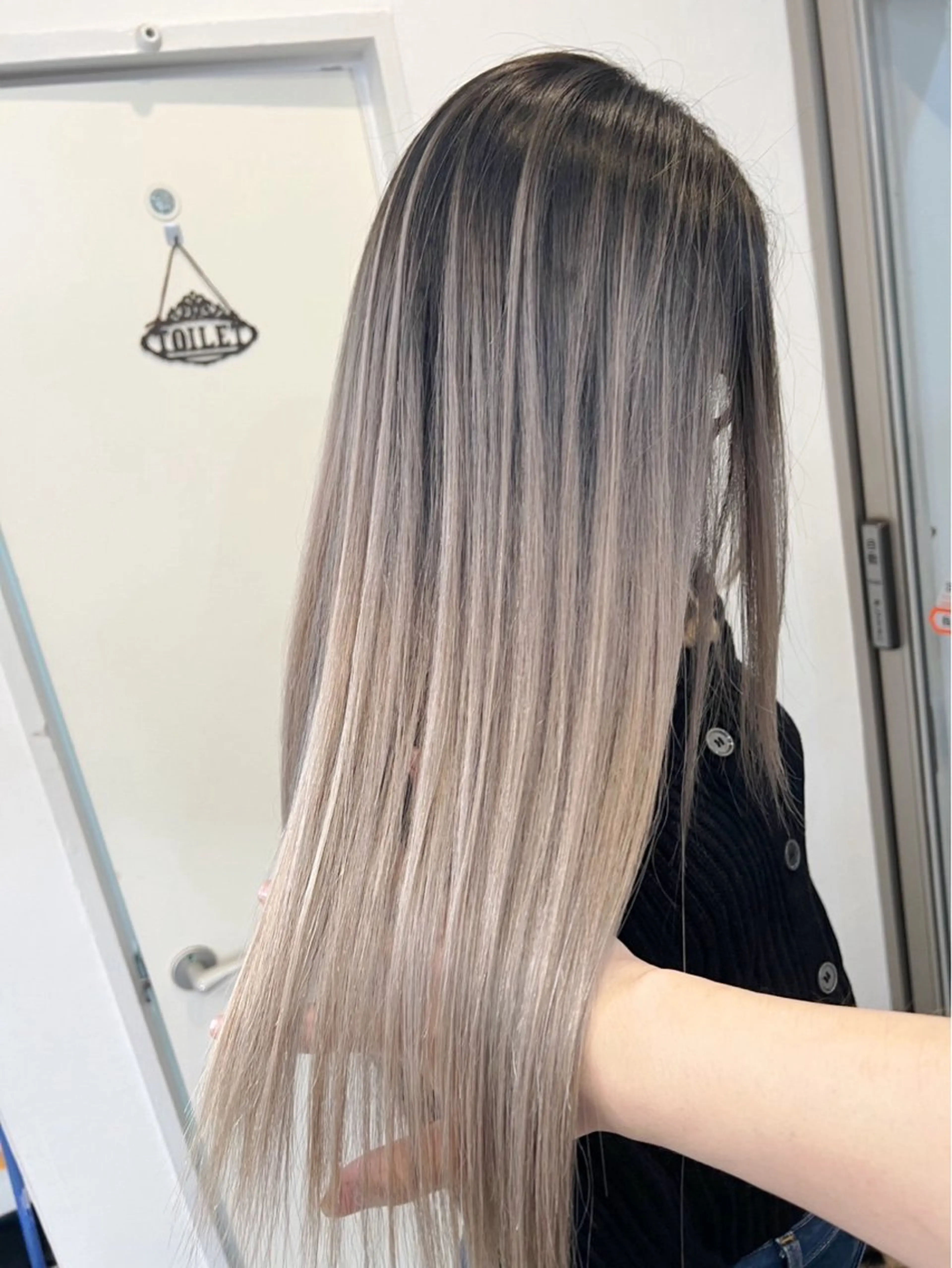 ロング カラー バレイヤージュ グレージュ レイヤーカット ヘアカラー トリートメント 指名数No.1 /NAOYAのヘアスタイル
