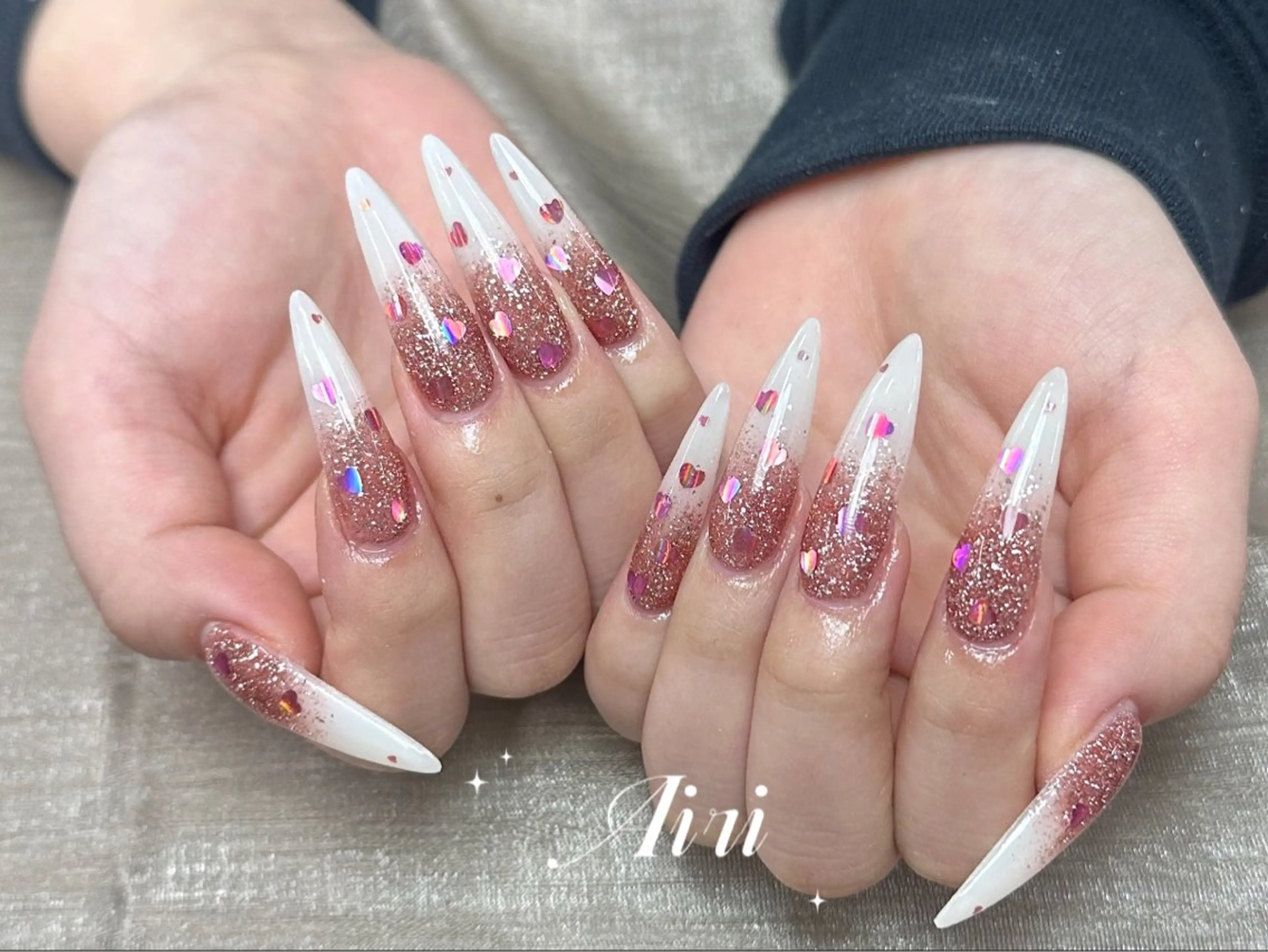 ネイル 桜ネイル フットネイル ジェルネイル ラメ(グリッター) ラメグラデーション ハンドネイル ネイルサロンAiri 長さ出し·シンプルのネイルデザイン