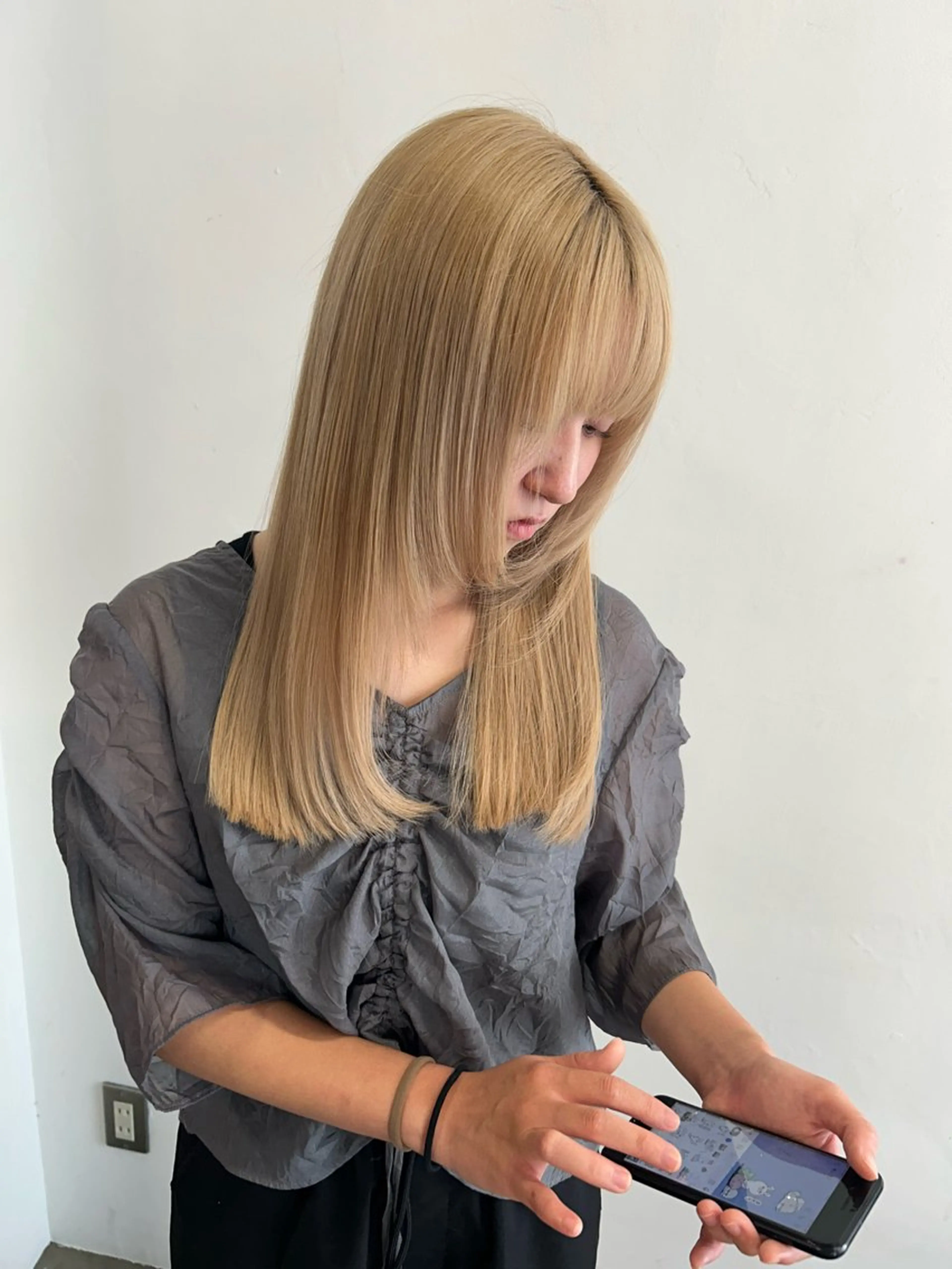 セミロング カラー ブリーチ ブロンド ハイトーンカラー ホワイトブロンド カット ヘアカラー 韓国レイヤー/ハイ トーン/優太のヘアスタイル