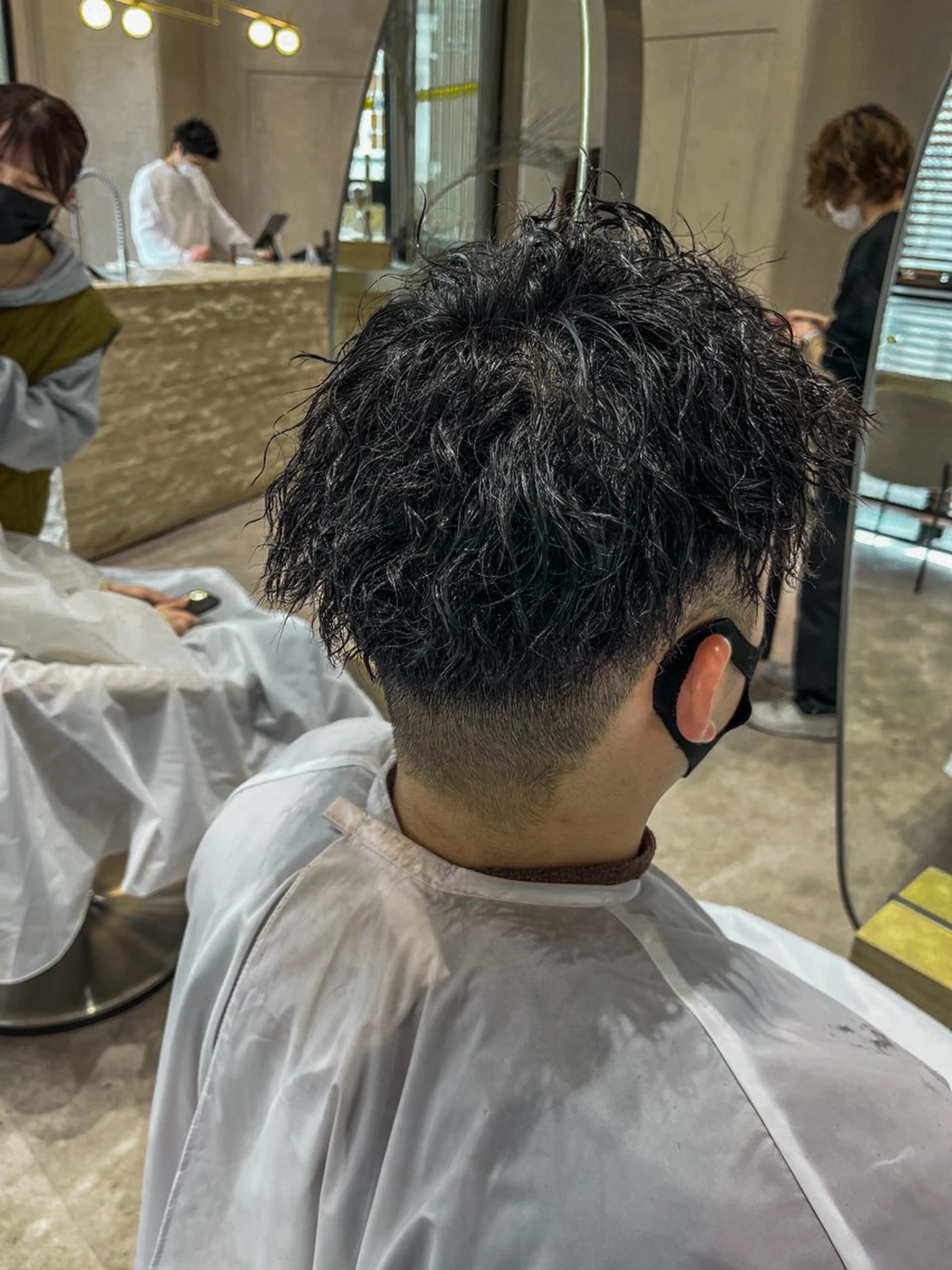 ショート ⚡メンズパーマフ ェードカットTomyのヘアスタイル