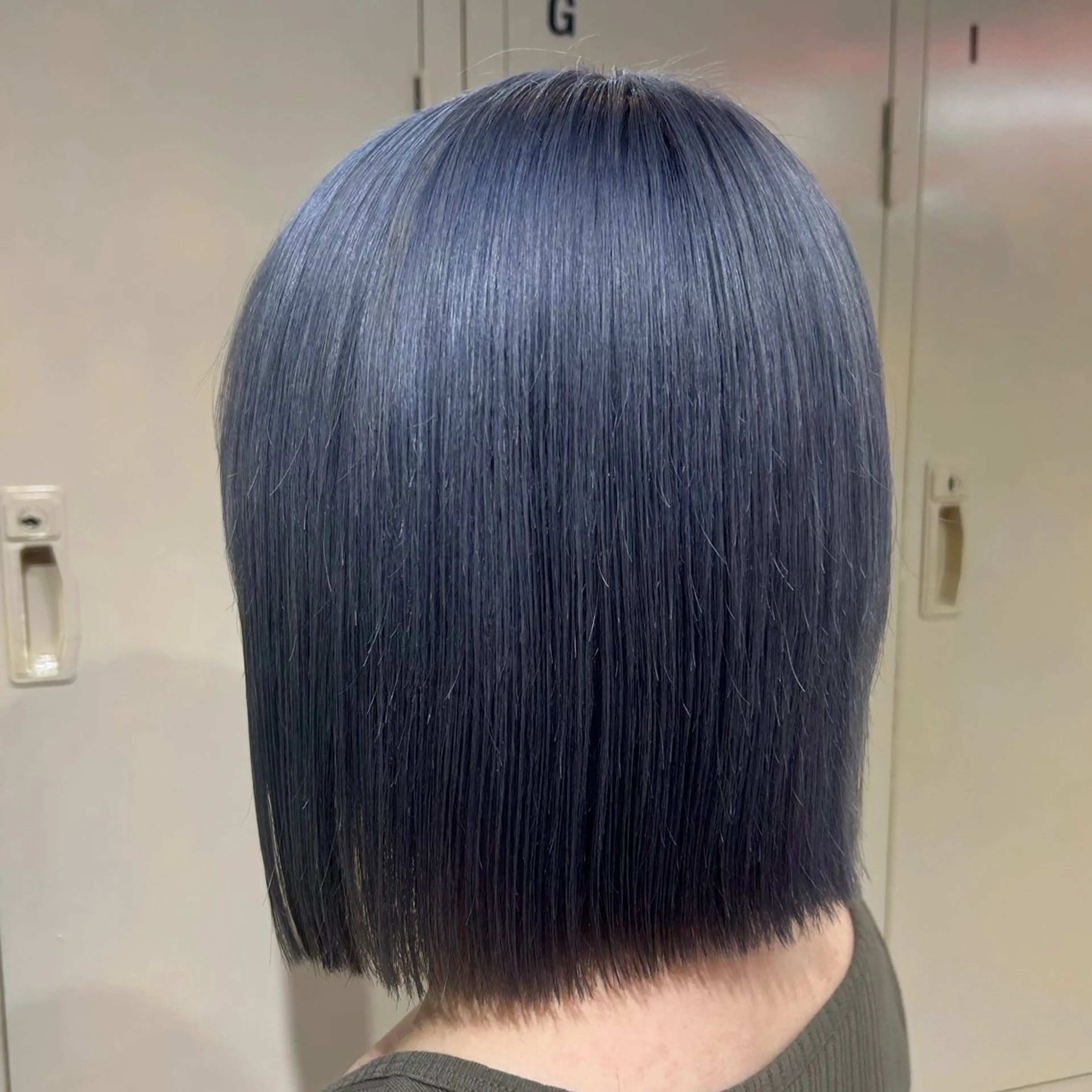 ミディアム ヘアカラー トリートメント 艶髪ハイトーン× ボブ🥣アイネのヘアスタイル