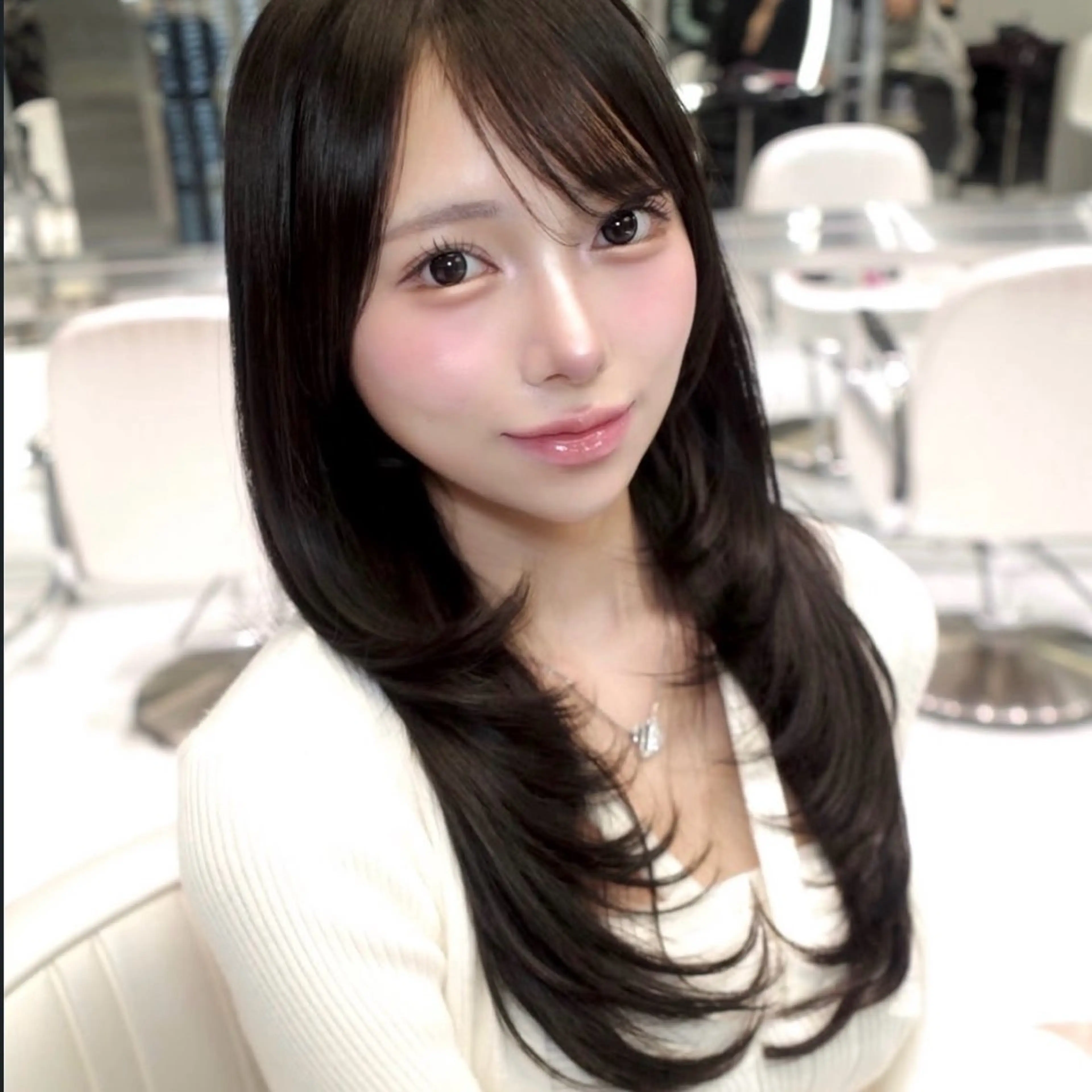 セミロング くびれヘア 顔周りカット ハイレイヤー 韓国風ヘア レイヤーカット 上村 光希のヘアスタイル
