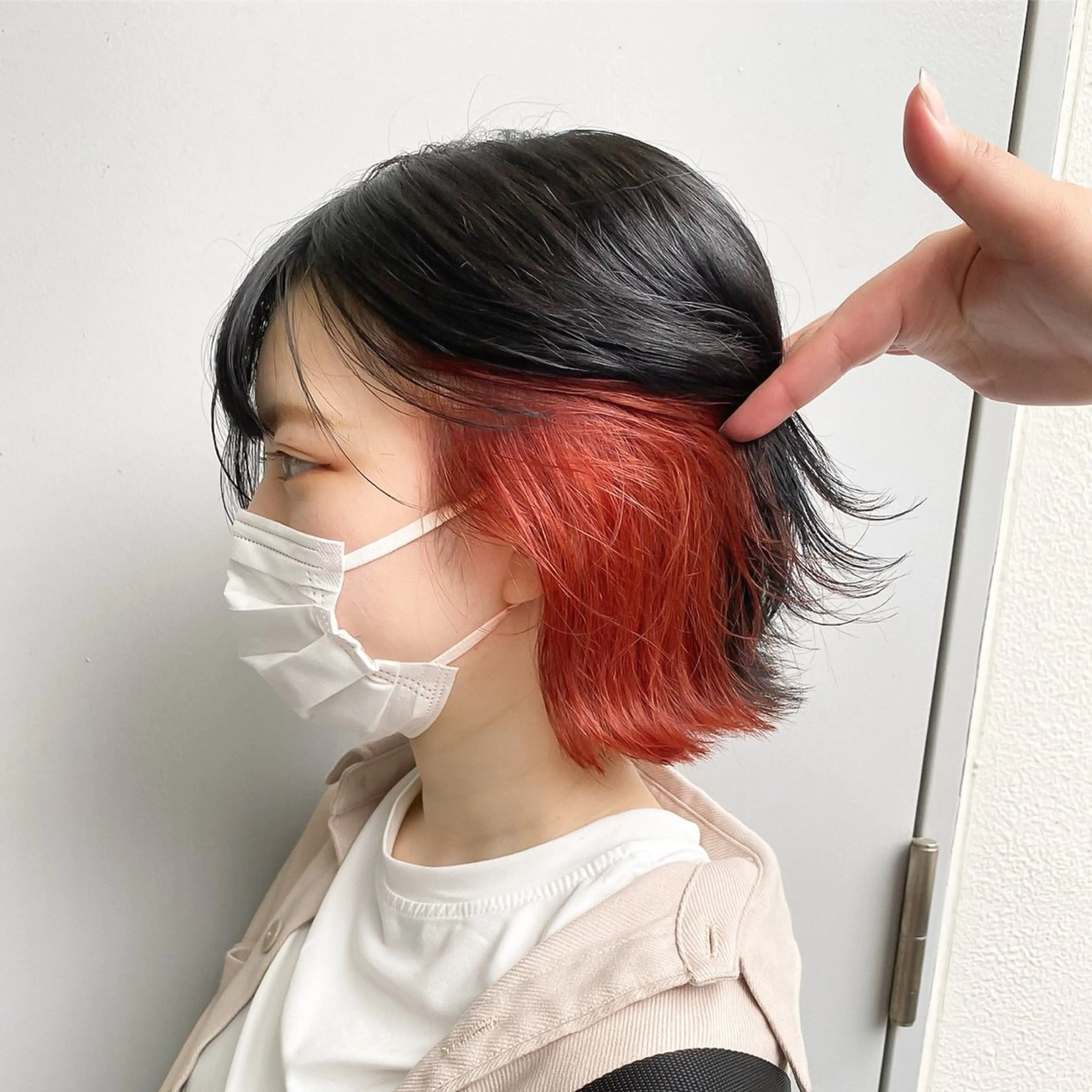 ショート カラー メンズ メンズインナーカラー イヤリングカラー インナーカラー オレンジ レッドカラー 【縮毛矯正ブリーチ】 MANATO🌈のヘアスタイル