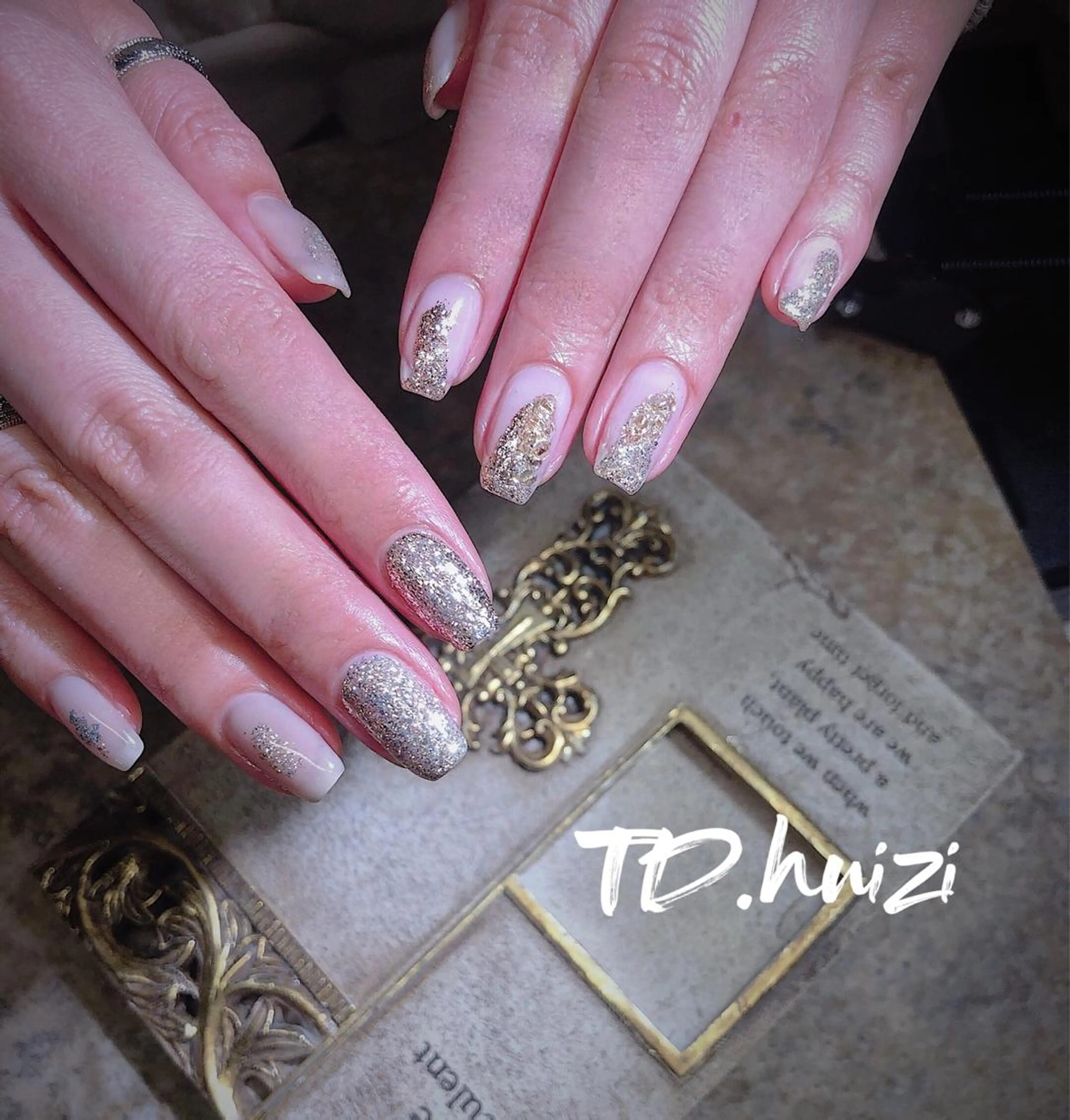 ミディアム めぐみのネイルサロン スタッフ練習のネイルデザイン