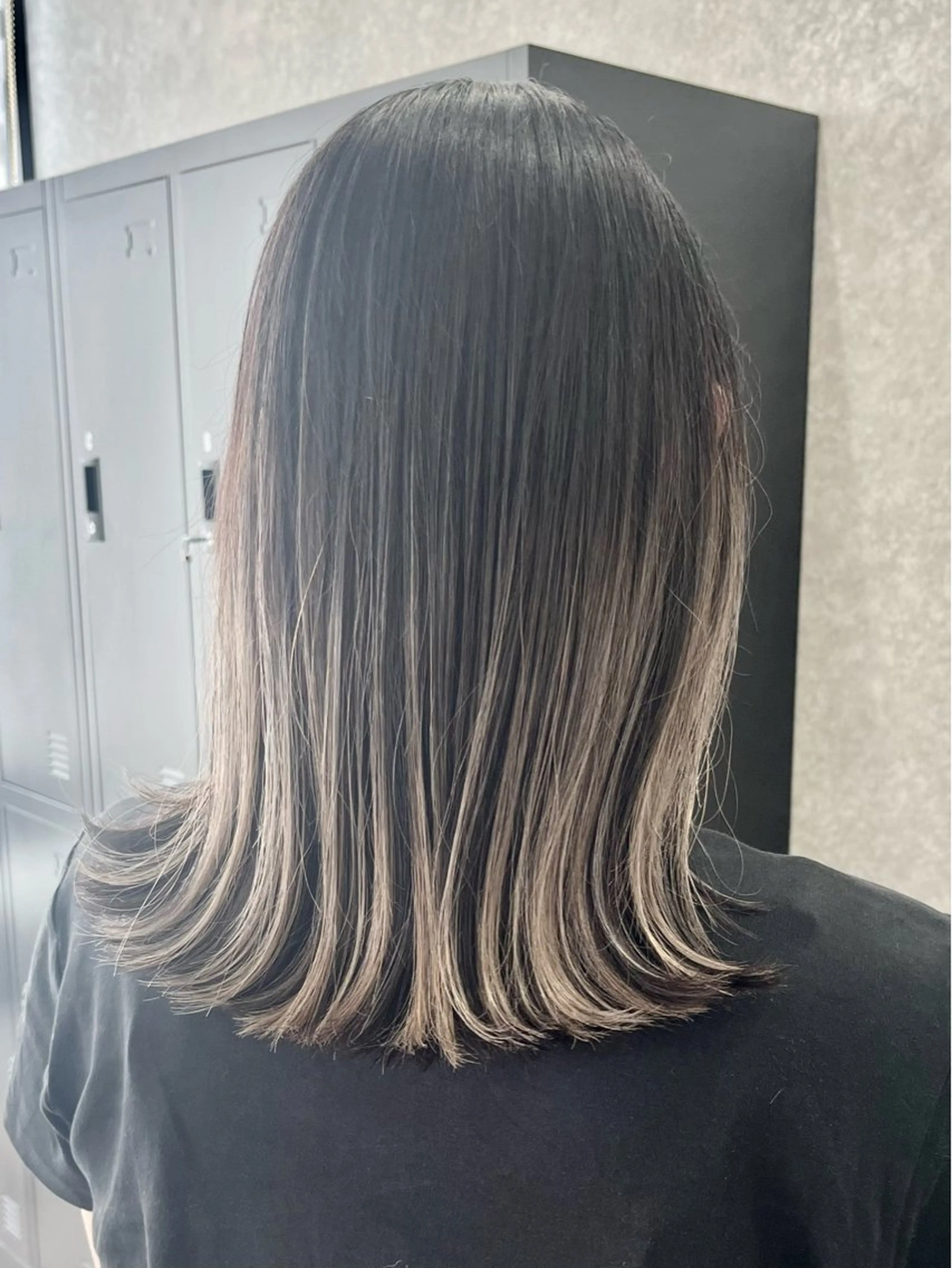 ミディアム ハイライト 飛田 由貴のヘアスタイル