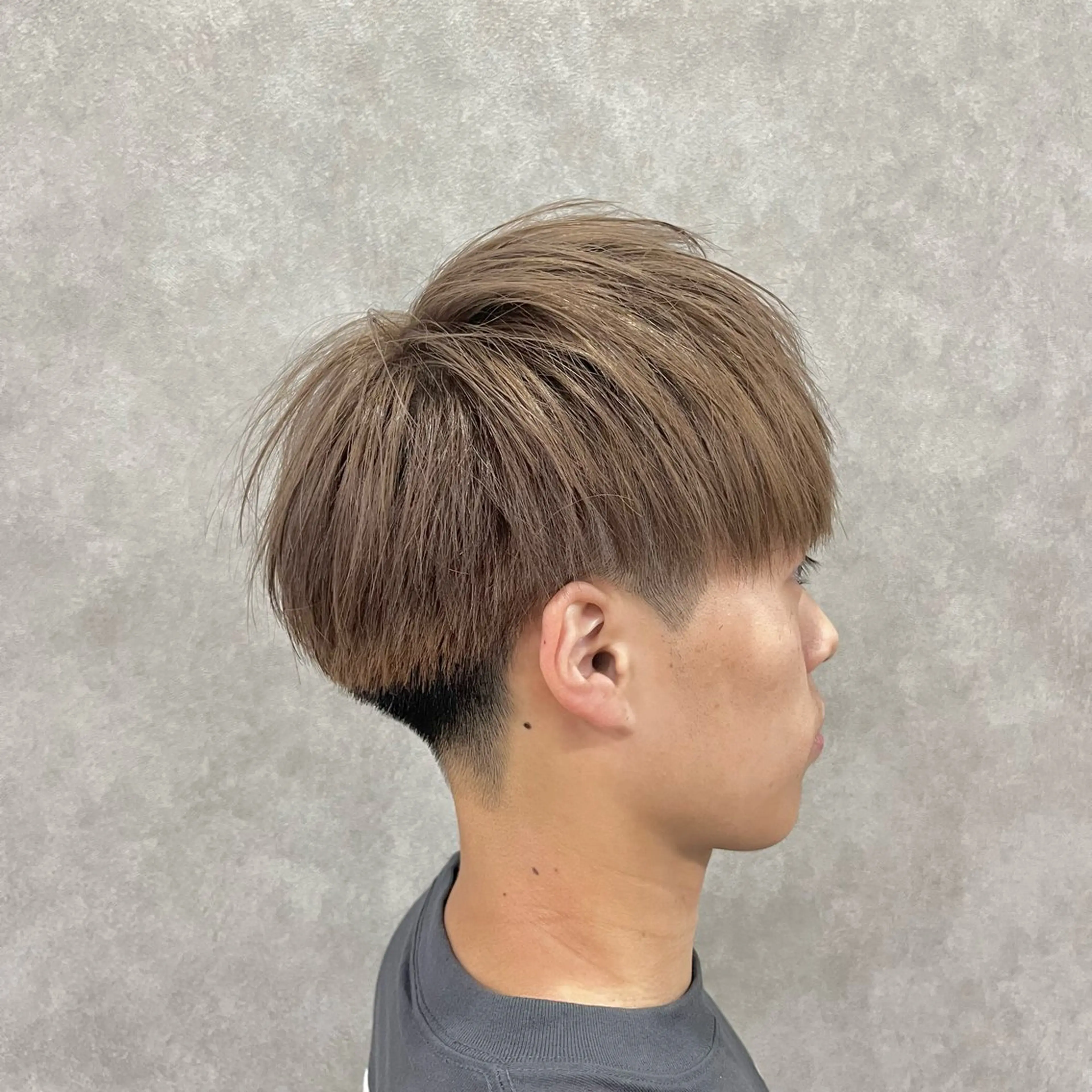 カラー メンズ メンズブリーチ ベージュカラー ブリーチ ミルクティーベージュ ヘアカラー 透明感カラー/ ブリーチ無し/RYOのヘアスタイル