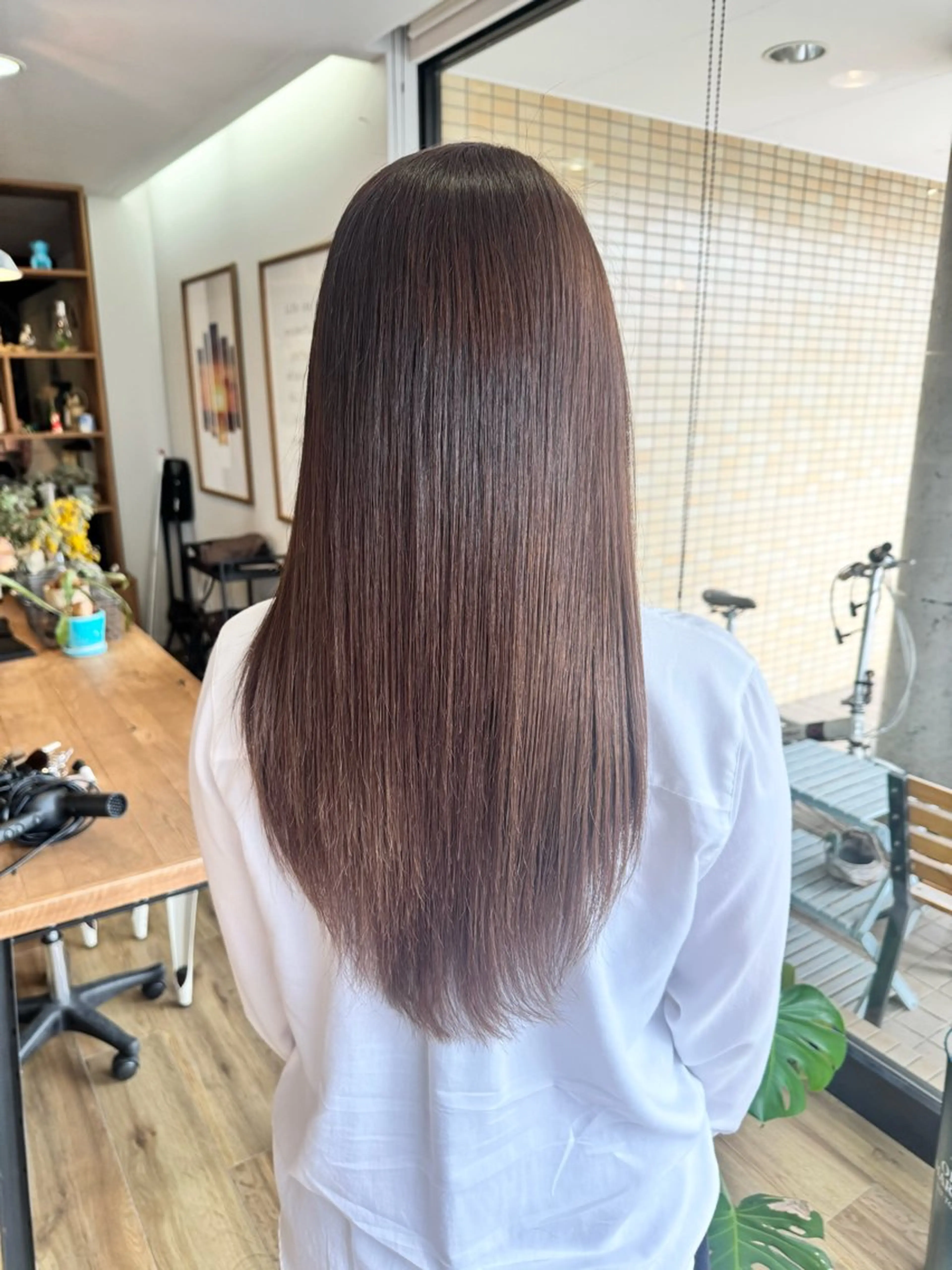 ロング カラー アッシュ ベージュカラー ヘアカラー トリートメント ツキダテ ユイのヘアスタイル