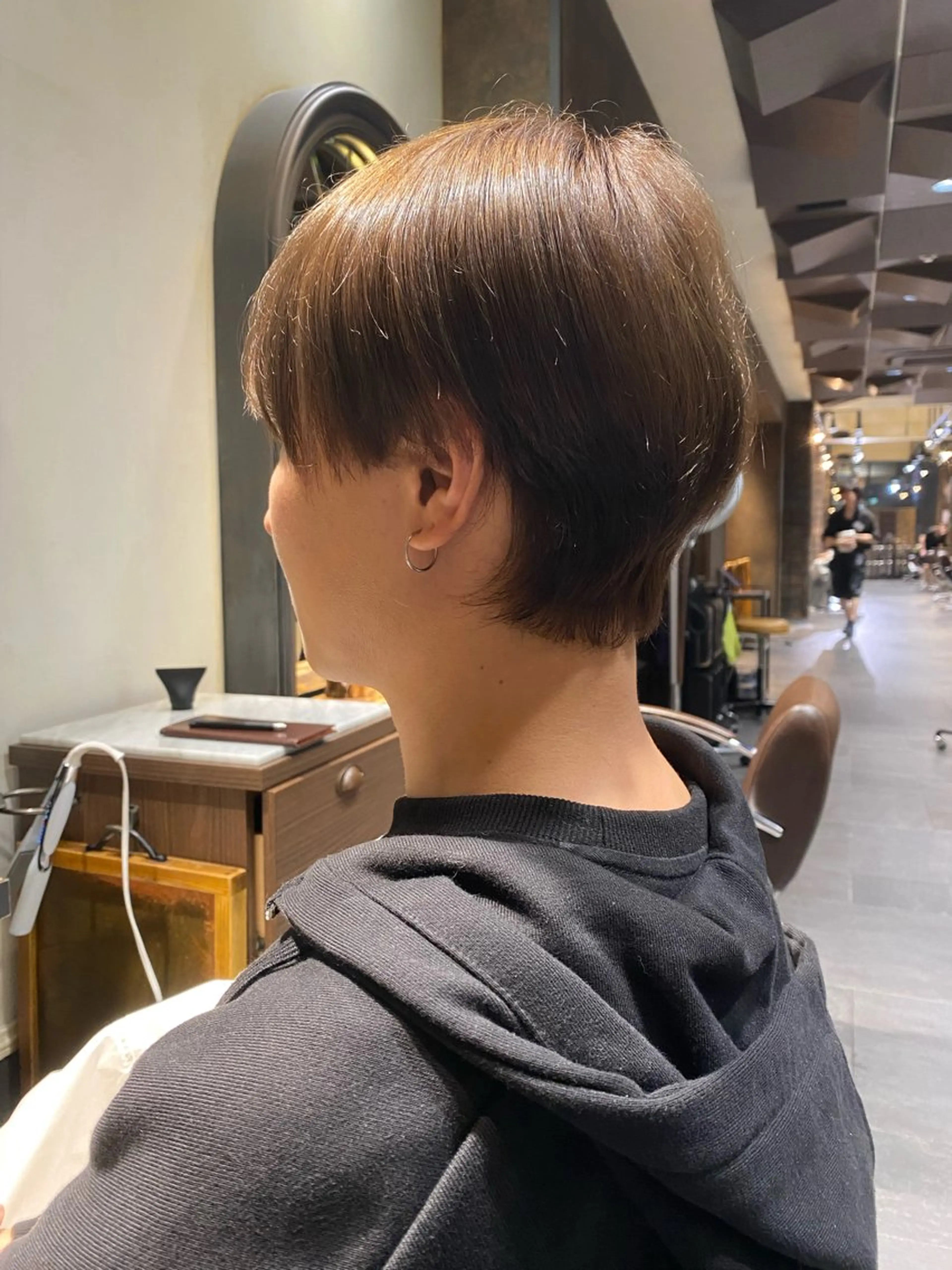 ショート カラー メンズ マッシュウルフ マッシュ メンズウルフカット ベージュカラー くびれヘア 韓国ヘア/ハイトーン /髪質改善/ウチダのヘアスタイル