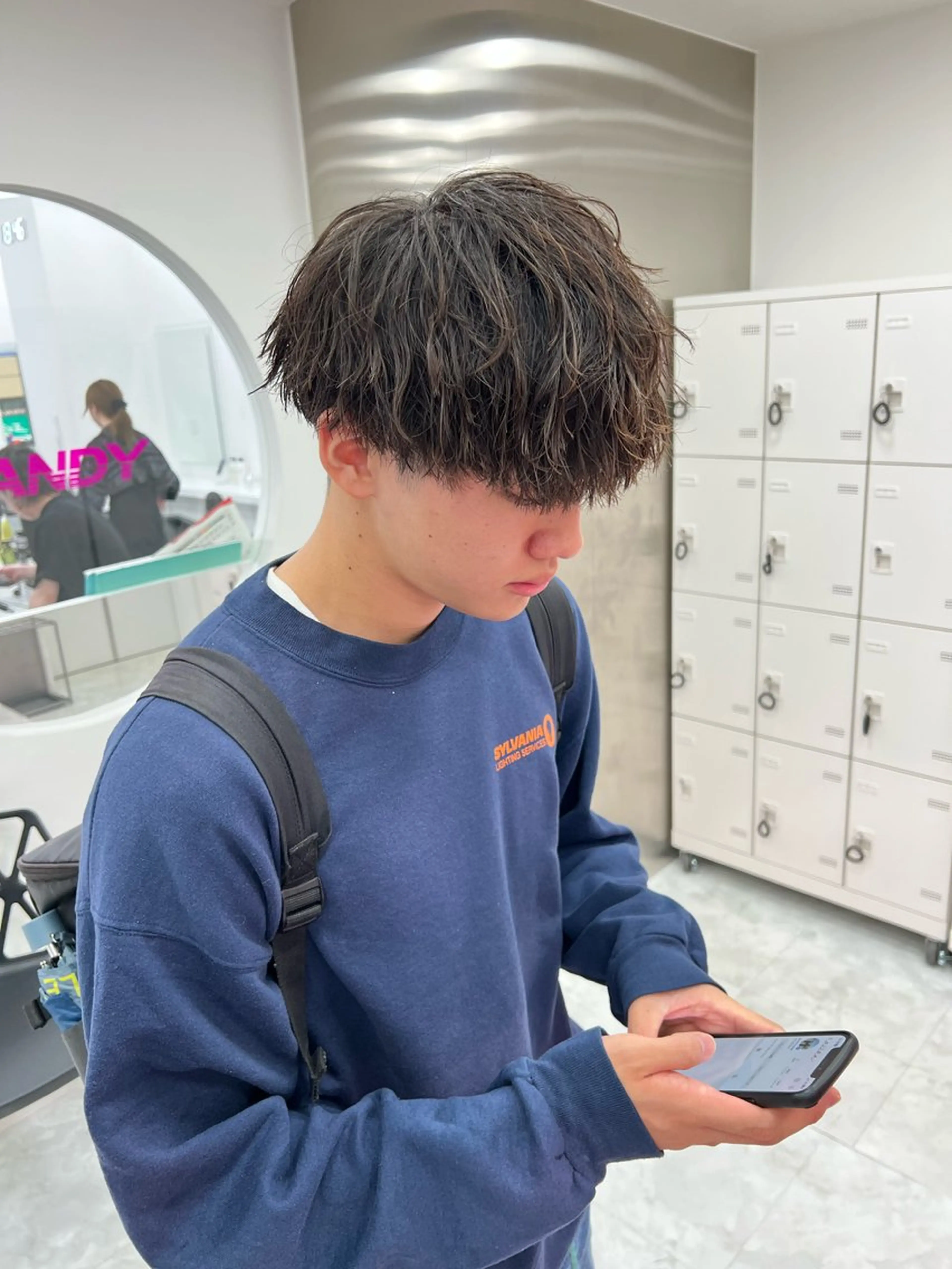 ミディアム パーマ メンズ ミディアムパーマ センターパート メンズ韓国風 韓国マッシュ マッシュウルフ メンズパーマ特化 TAIGAのヘアスタイル