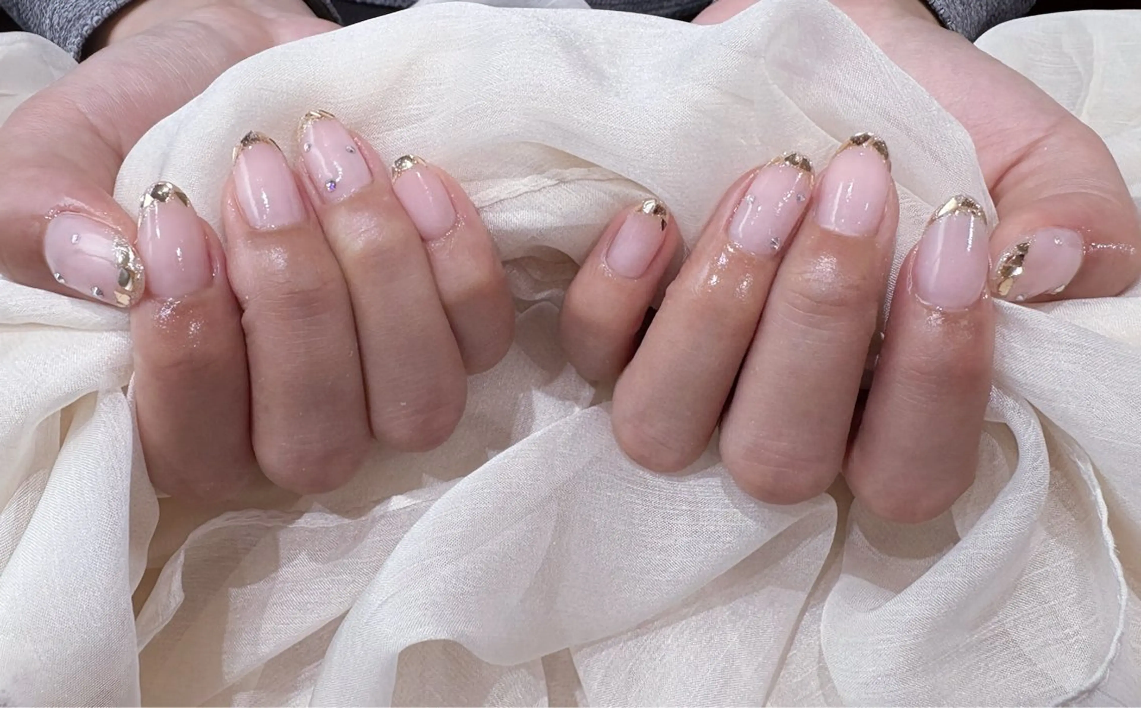 ネイル アートネイル フレンチネイル ガラスフレンチ Nail R🌷 AKARI恵比寿のネイルデザイン