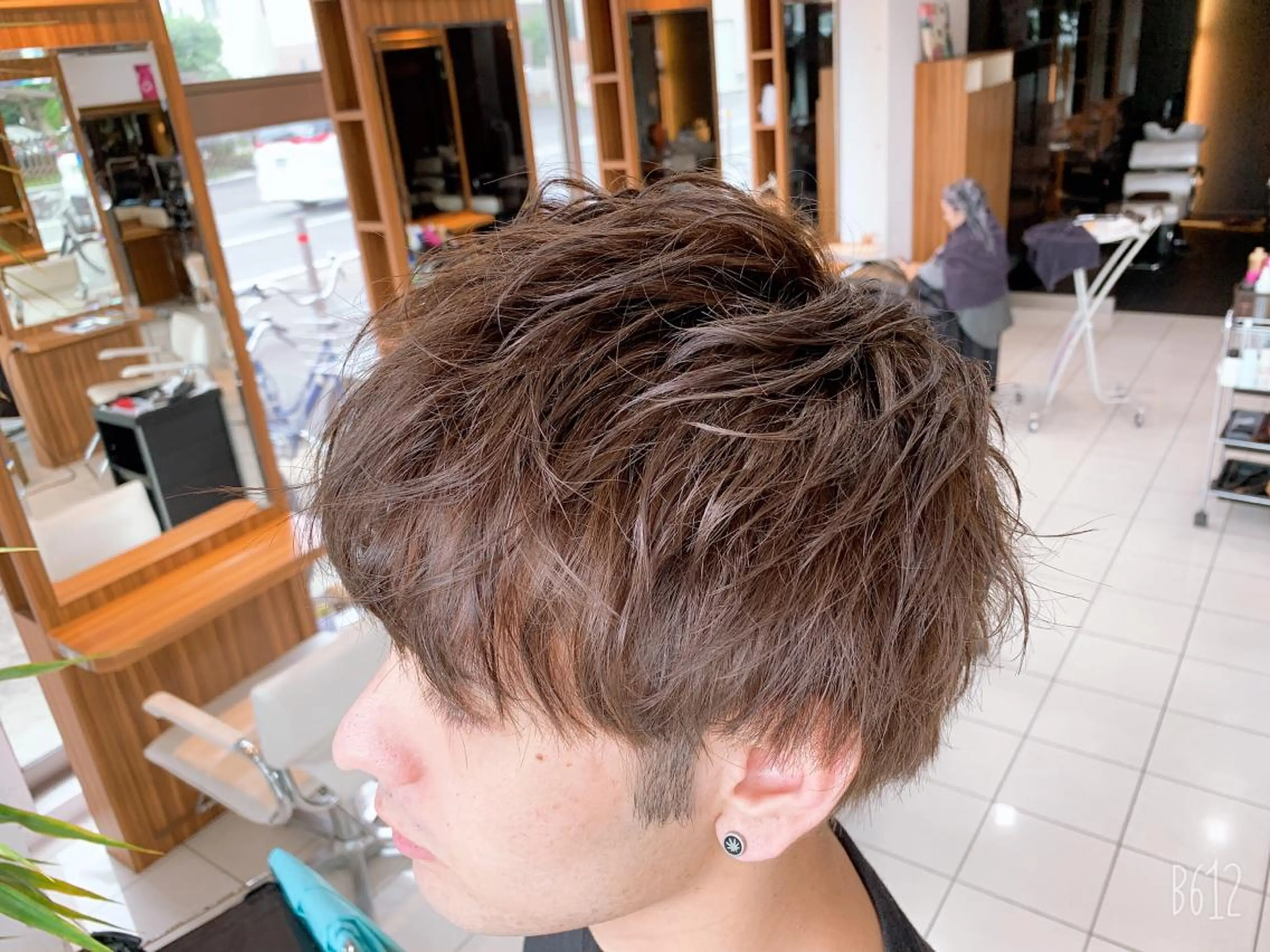 ショート カラー メンズ 白髪ぼかしハイライト 柳川拓哉のヘアスタイル