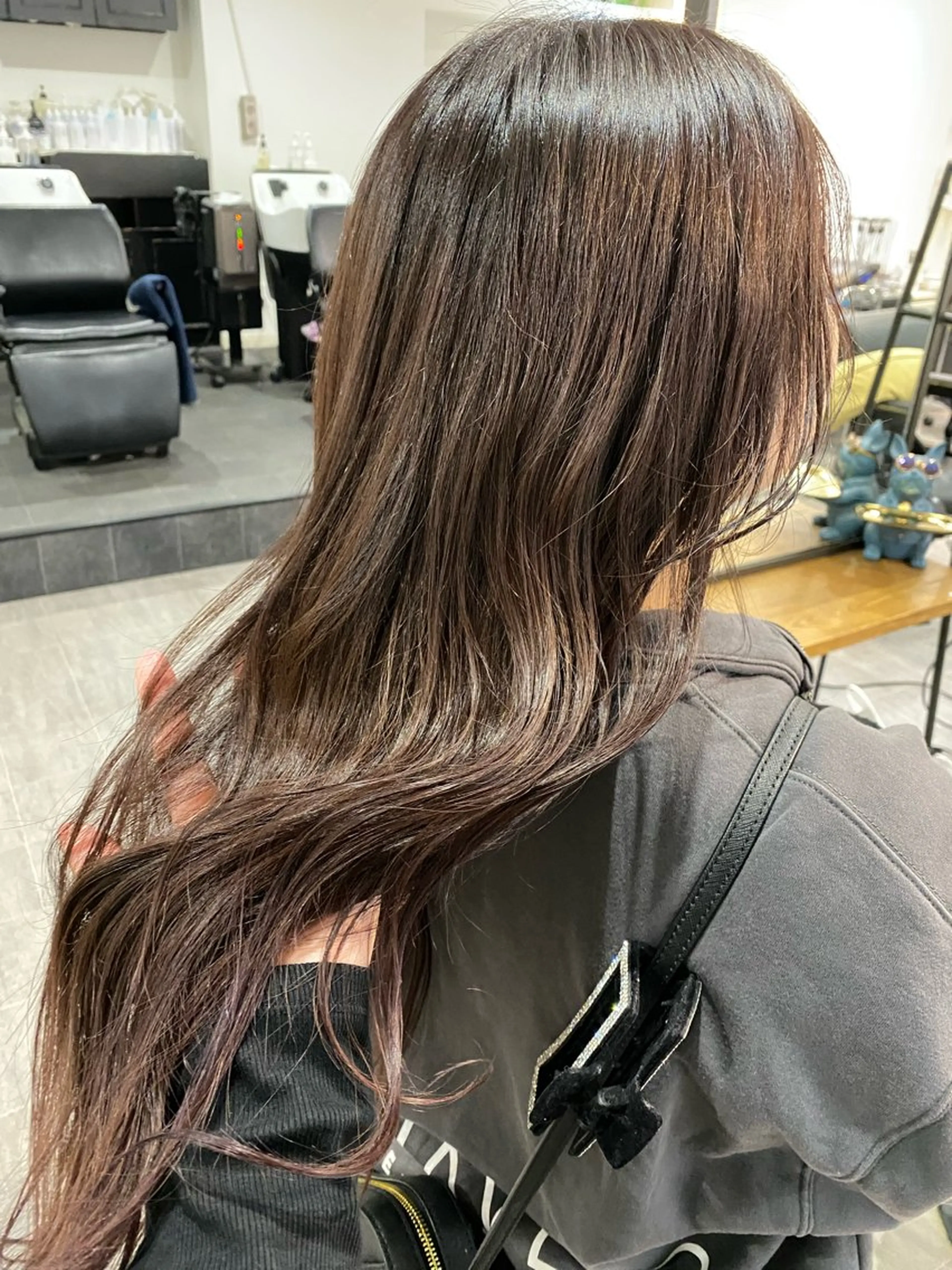 ロング アッシュ ロング トリートメント 角田 亜美のヘアスタイル