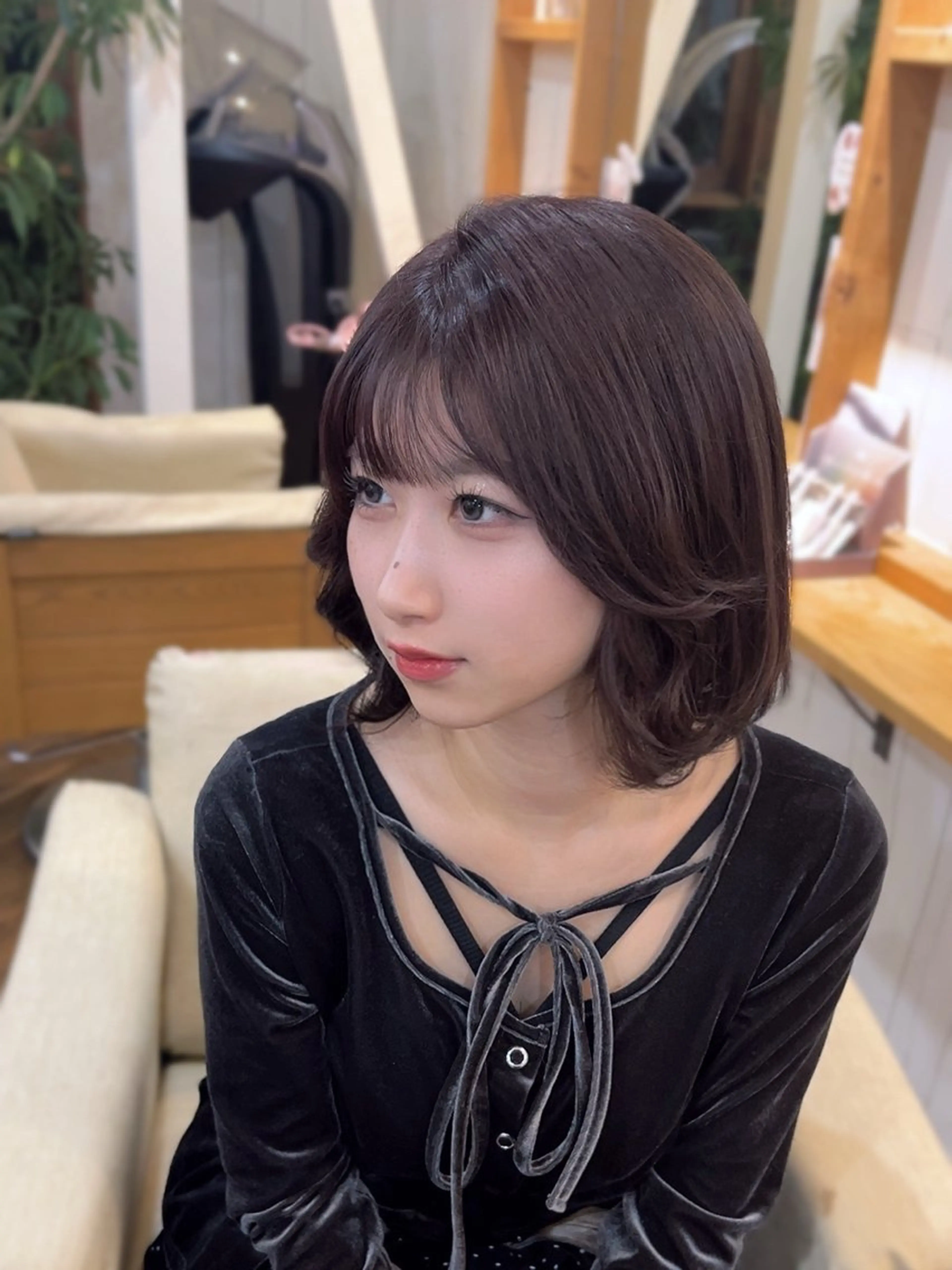 ミディアム カラー カット ふじわらはゆ/ブリー チ/ベージュカラーのヘアスタイル