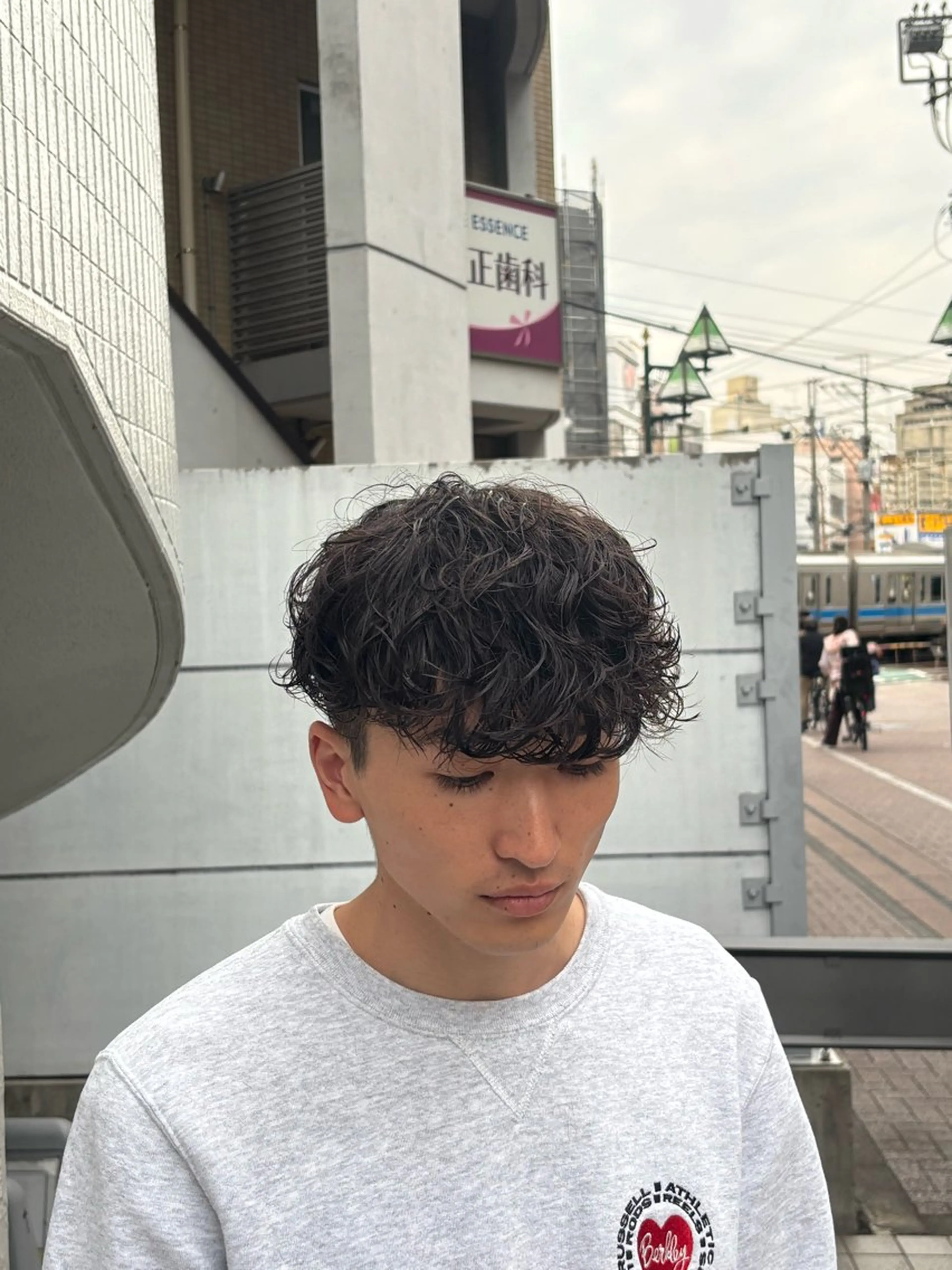 パーマ メンズハイトーン 北斗💍レイヤーのヘアスタイル