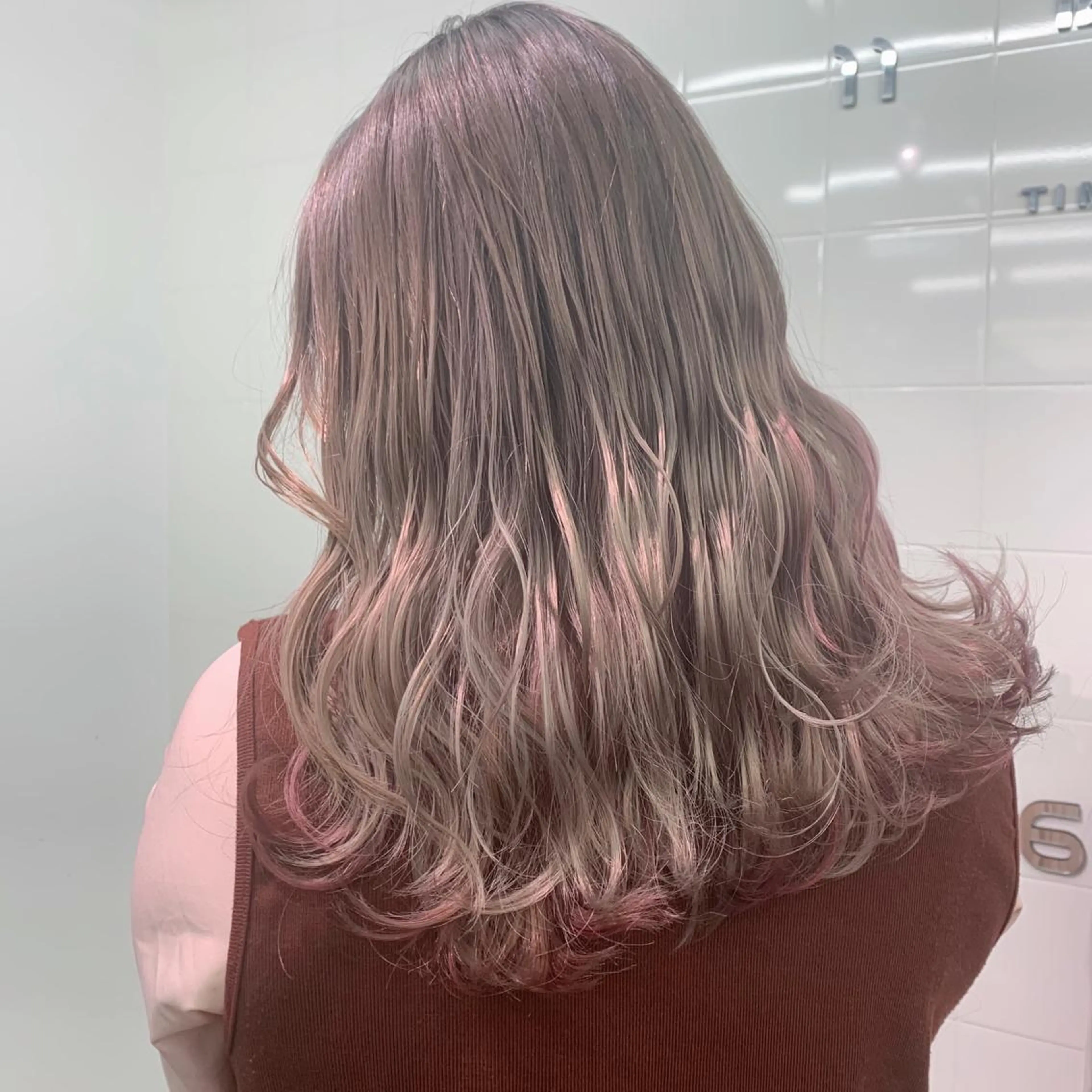 セミロング カラー 韓国🤍ワンホンヘア みかん🇨🇳のヘアスタイル