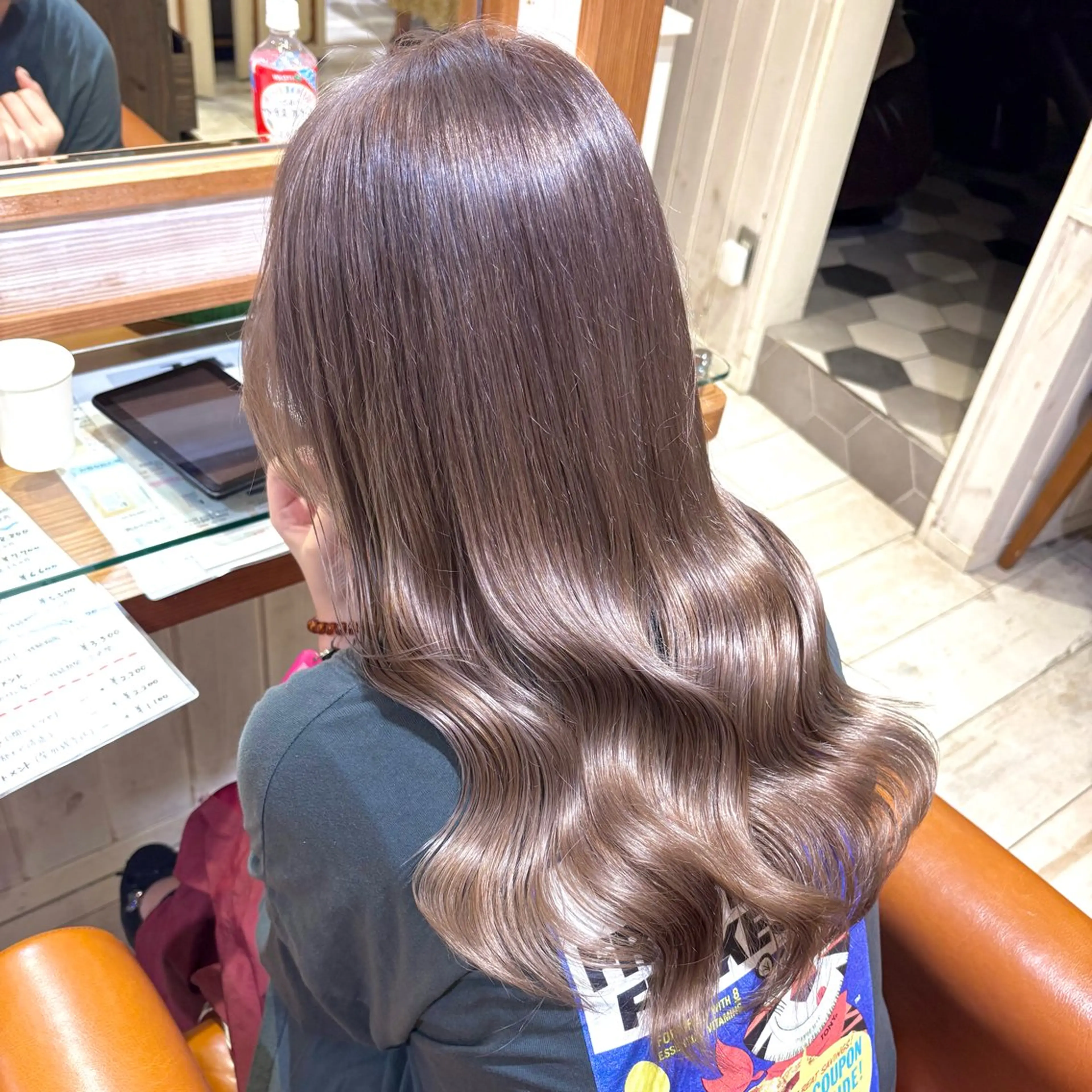 セミロング ヘアカラー 🌸小島友梨香🌸 ブリーチカラーのヘアスタイル