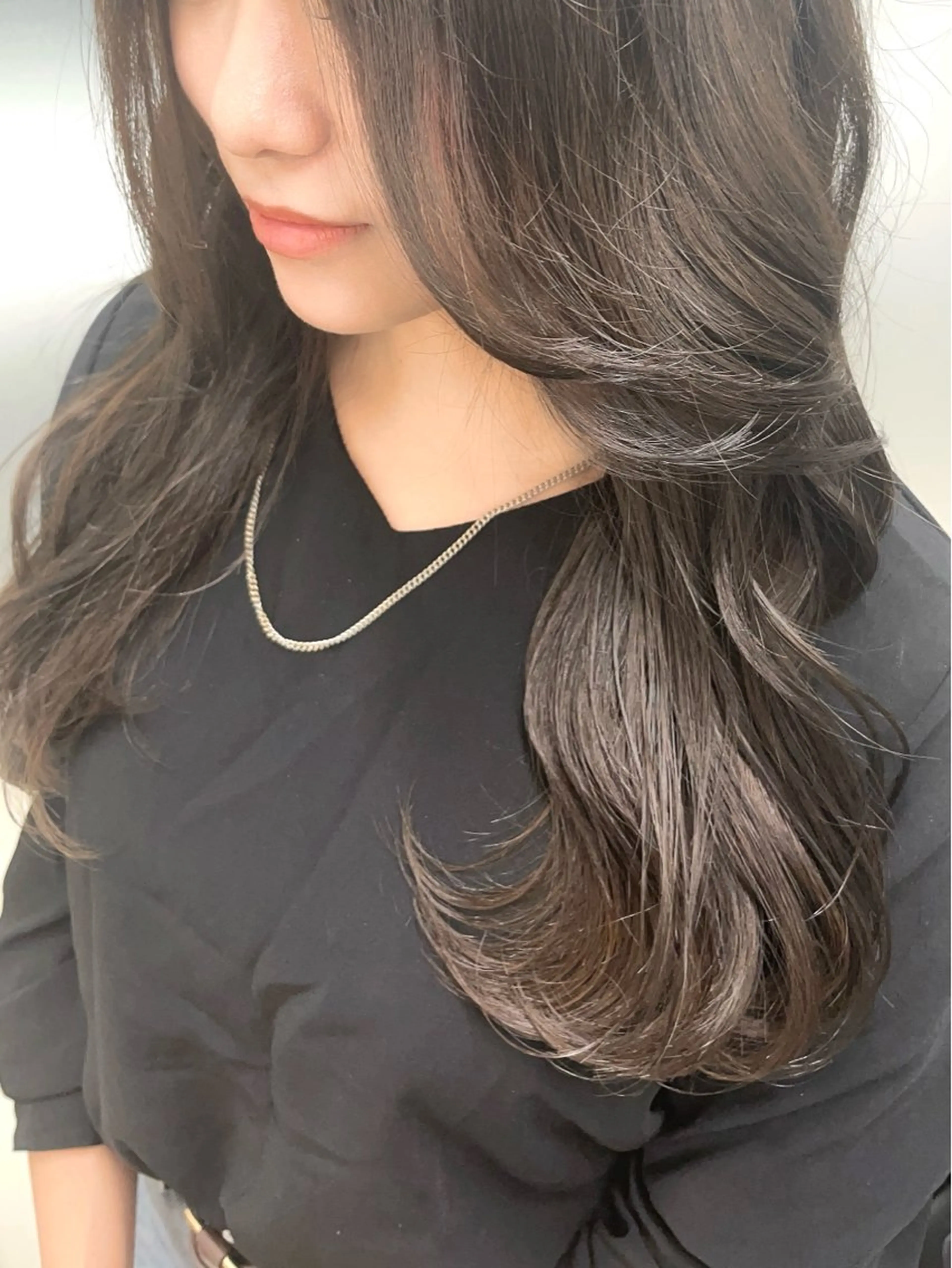 ロング カラー アッシュ ブリーチ イルミナカラー ラベンダーカラー ラベンダーアッシュ カット ヘアカラー トリートメント 𝑺𝒂𝒌𝒊 🩶マンツーマン施術のヘアスタイル