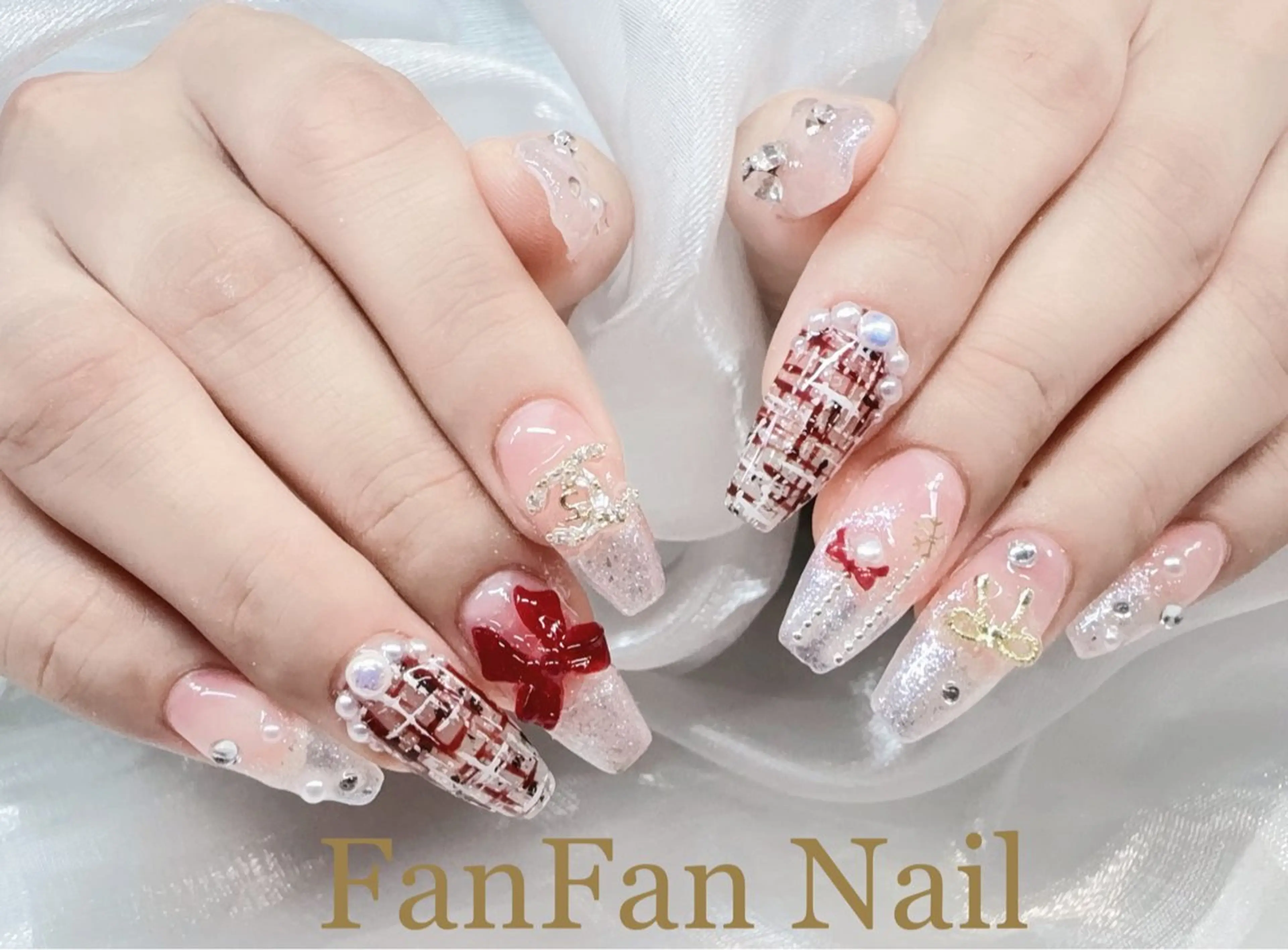 ネイル アートネイル オーロラネイル ガーリー キラキラネイル 韓国ネイル ハンドネイル KaKa FanFanNailのネイルデザイン