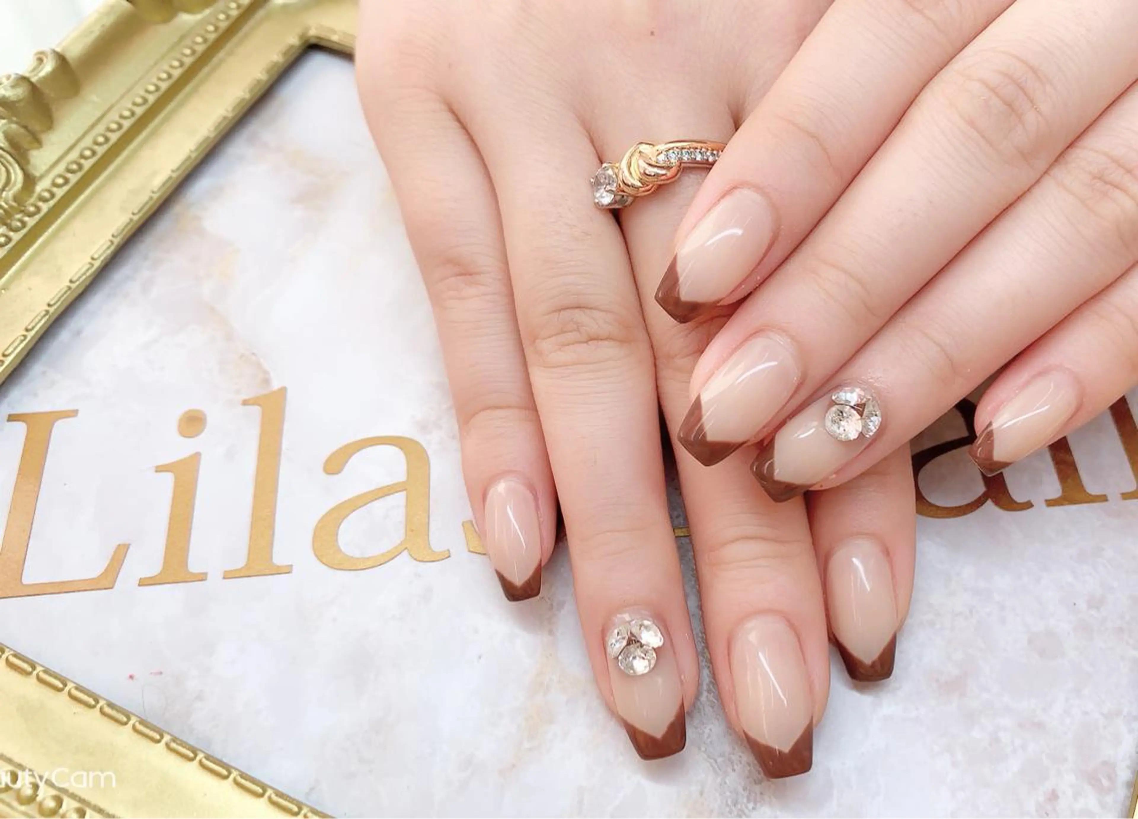 ネイル ブラウン フレンチネイル ジェルネイル ハードジェル キラキラネイル Lilas Nailのネイルデザイン