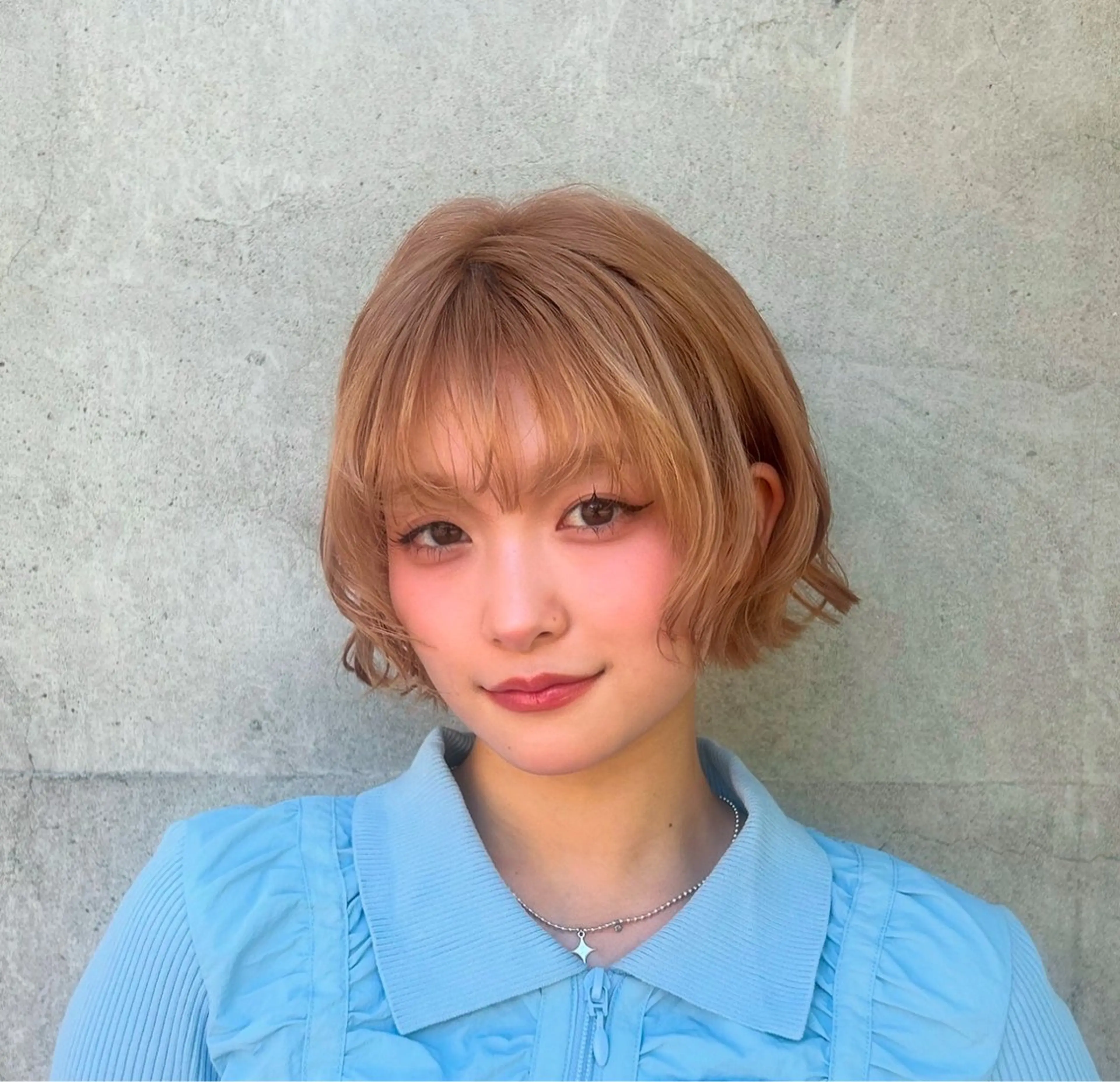 ショート カラー レイヤー/ボブ/透明 感カラー/佐藤奈由のヘアスタイル