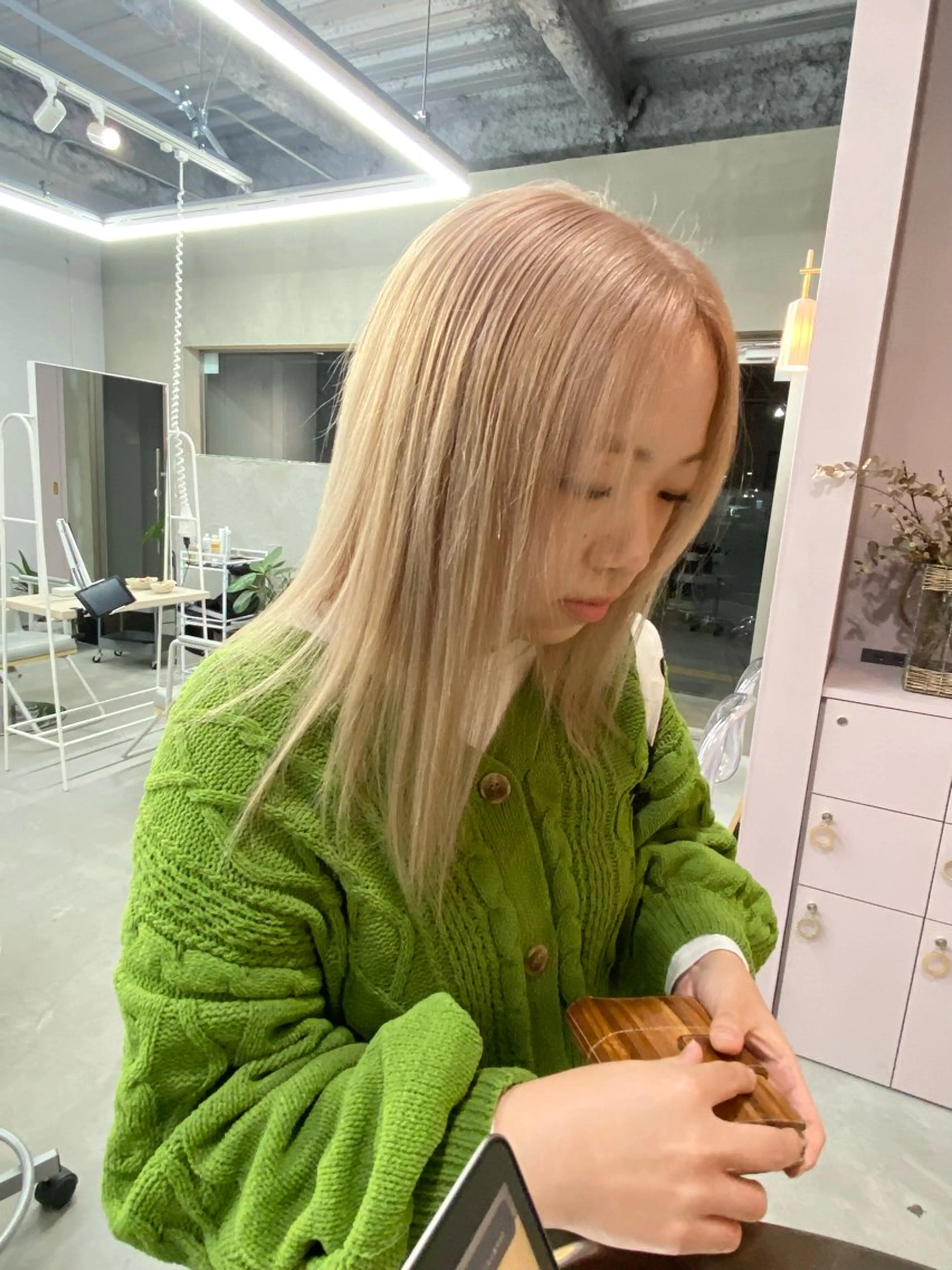 セミロング カラー ヘアカラー qulim所属・前橋 姫奈のヘアスタイル