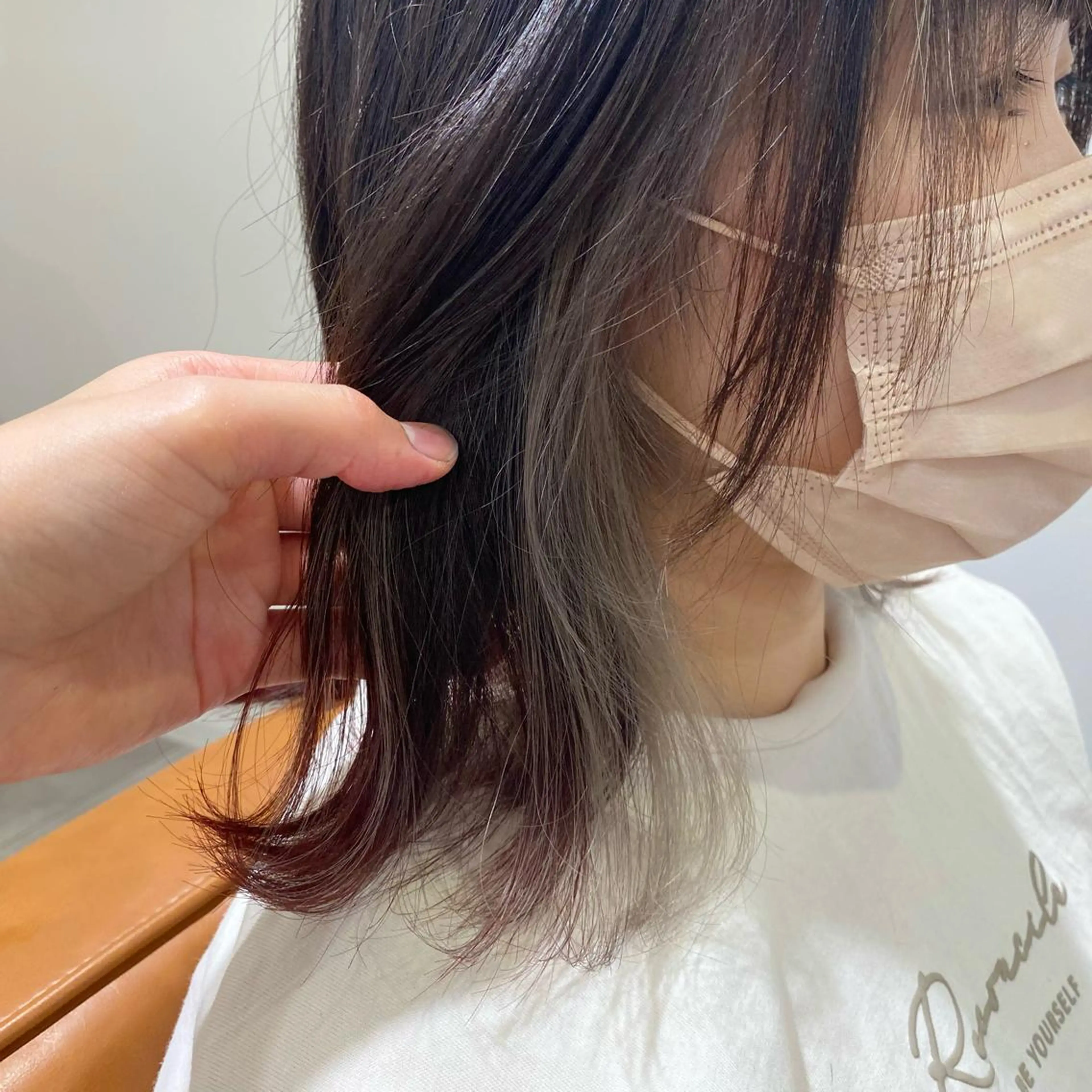 カラー イヤリングカラー シルバー ブリーチなしWカラー /酸性ストレート河本のヘアスタイル