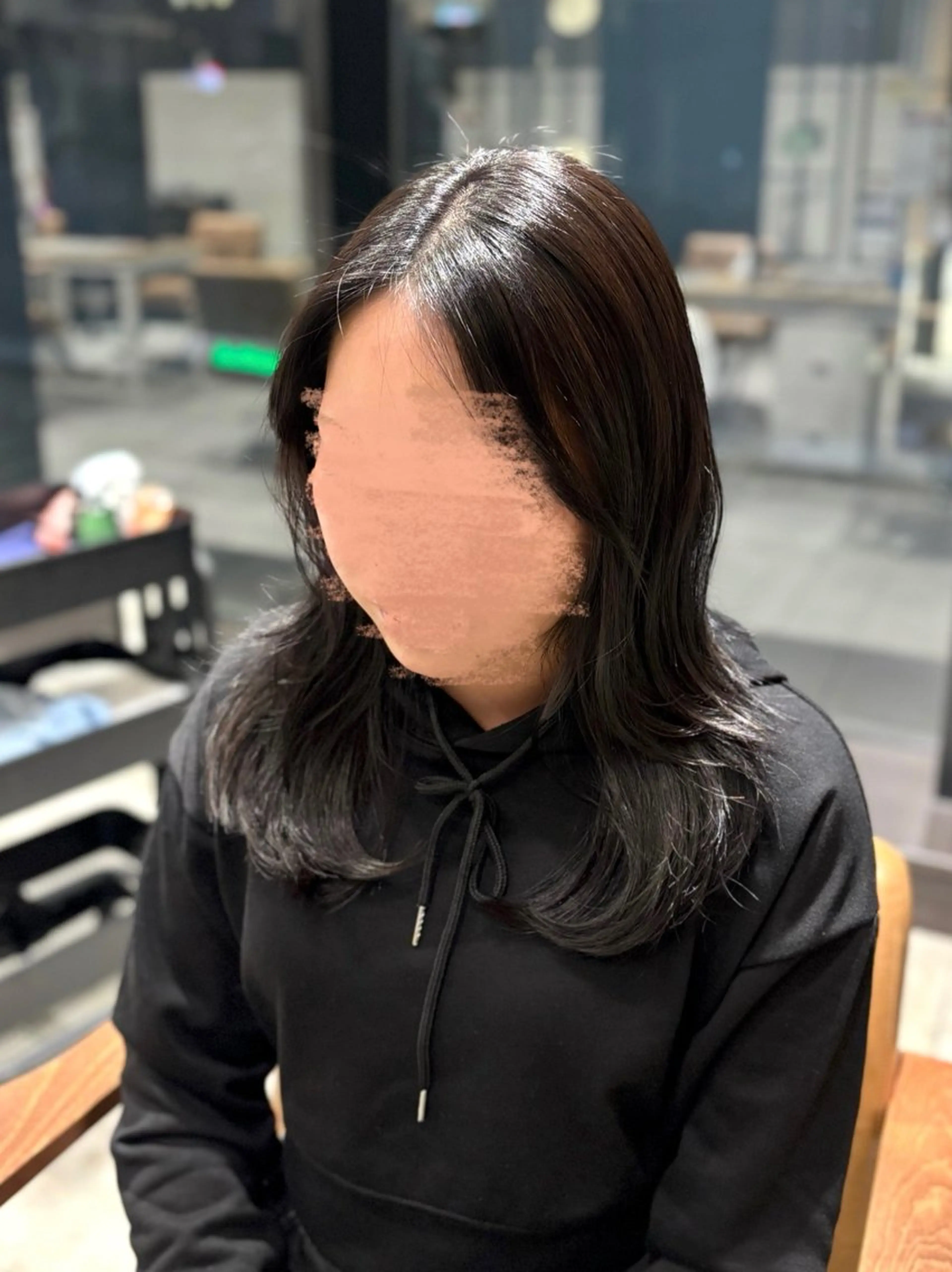 ミディアム レイヤーカット 新谷 春日のヘアスタイル