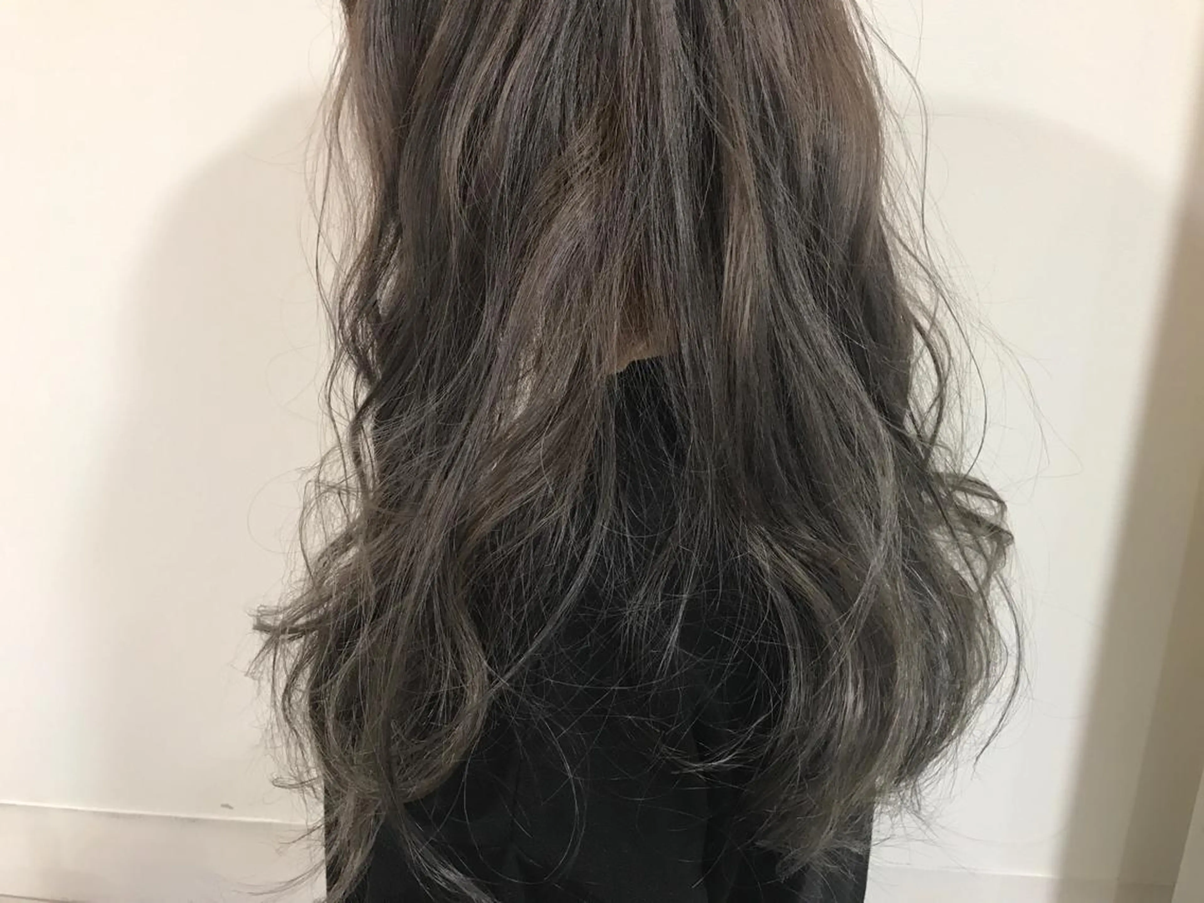 ロング カラー アッシュ グレージュ ハイライトカラー ハイライト Eimi エイミのヘアスタイル