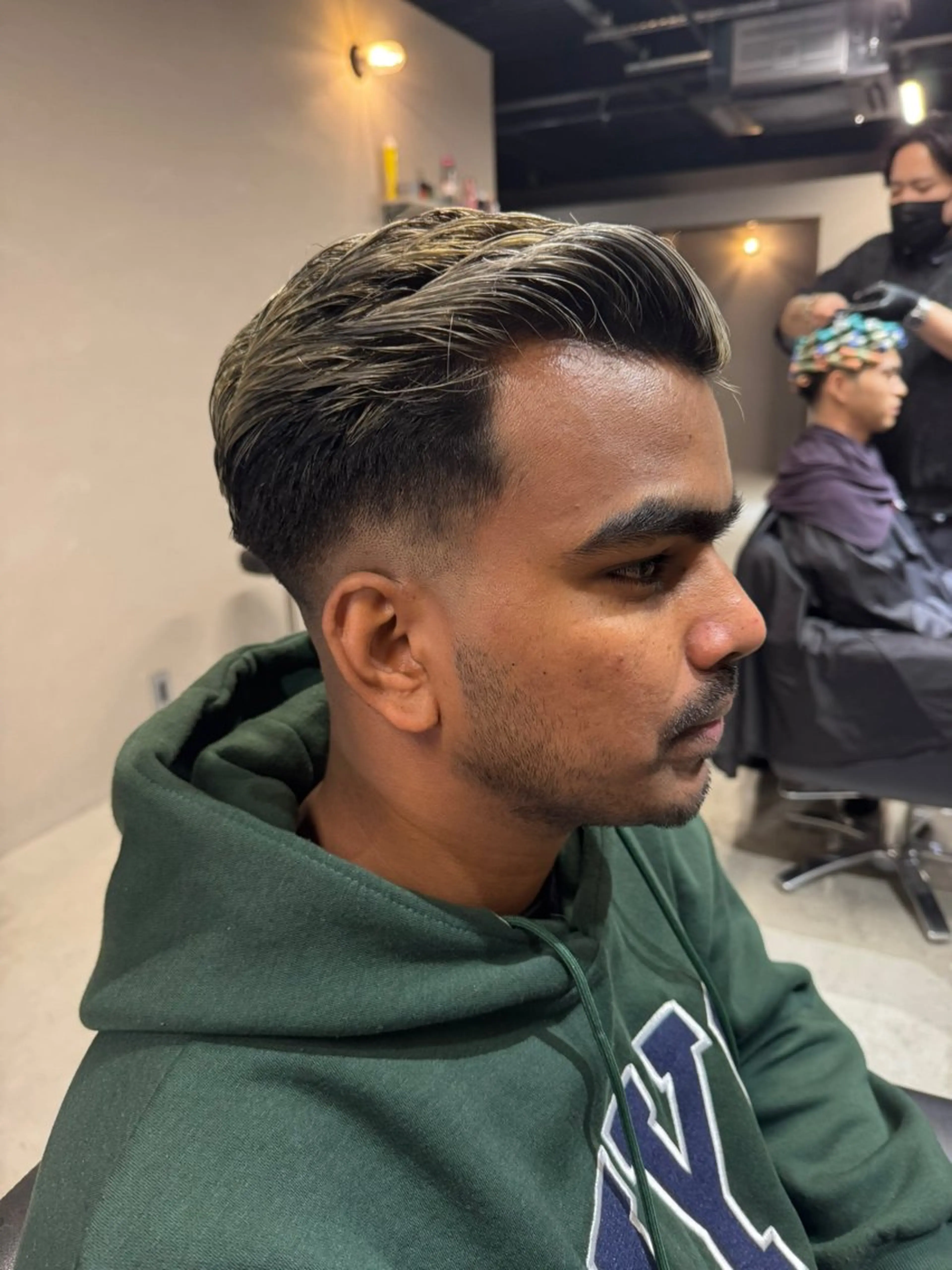 ショート メンズ フェードカット メンズハイライト ハイライト メンズ/マッシュ センターパート/悠羽のヘアスタイル