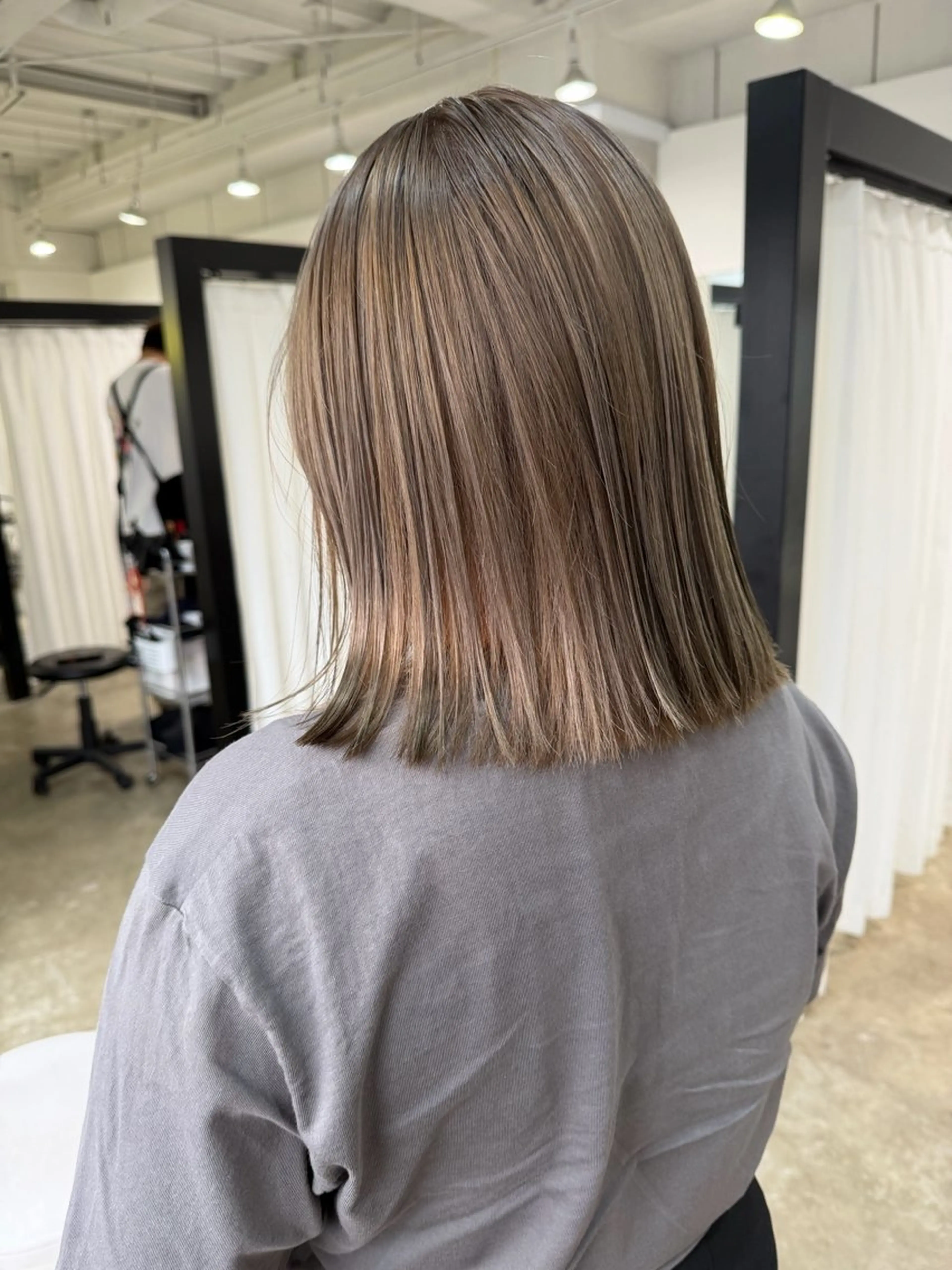 ミディアム ボブ カット ヘアカラー ヨシオカ マオのヘアスタイル