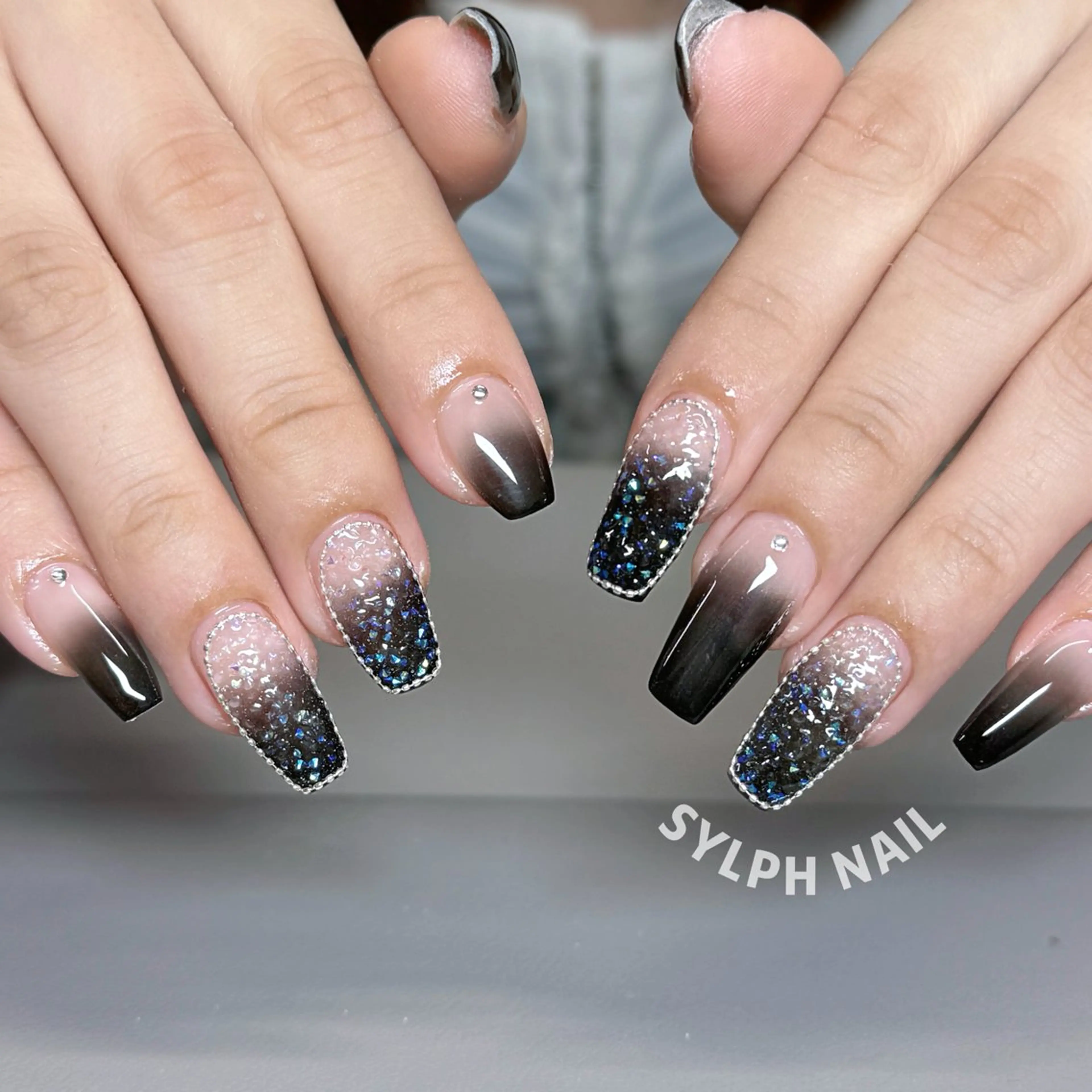 ネイル オーロラネイル 長さ出し フレンチネイル ジェルネイル ガラスフレンチ ハンドネイル Rela・S NAILのネイルデザイン