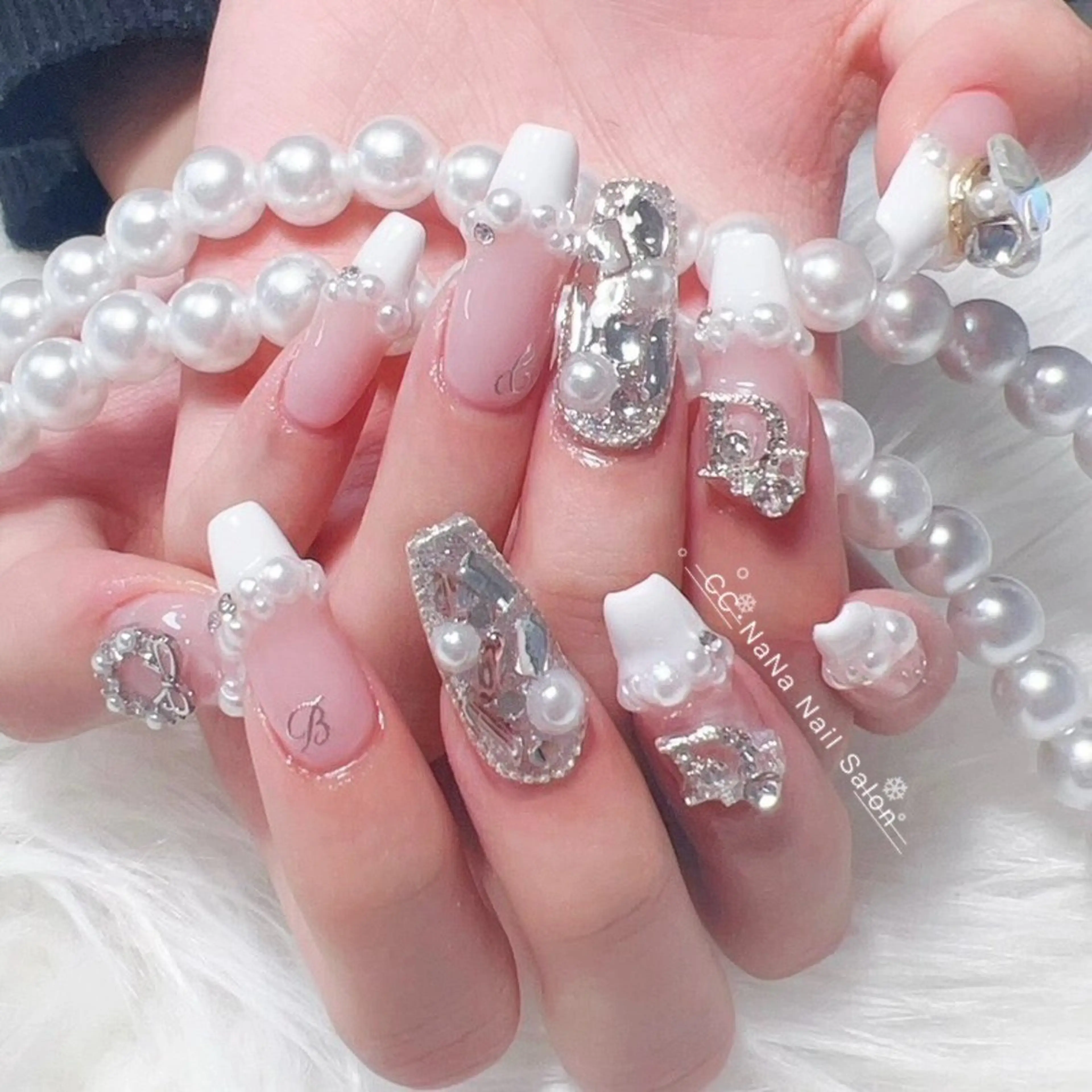 【初回オフ無料★ケア込み】✨10本アクリルスカルプ長さだし✨プラチナ💎10本やり放題💎上品純欲ネイルアートし放題の写真