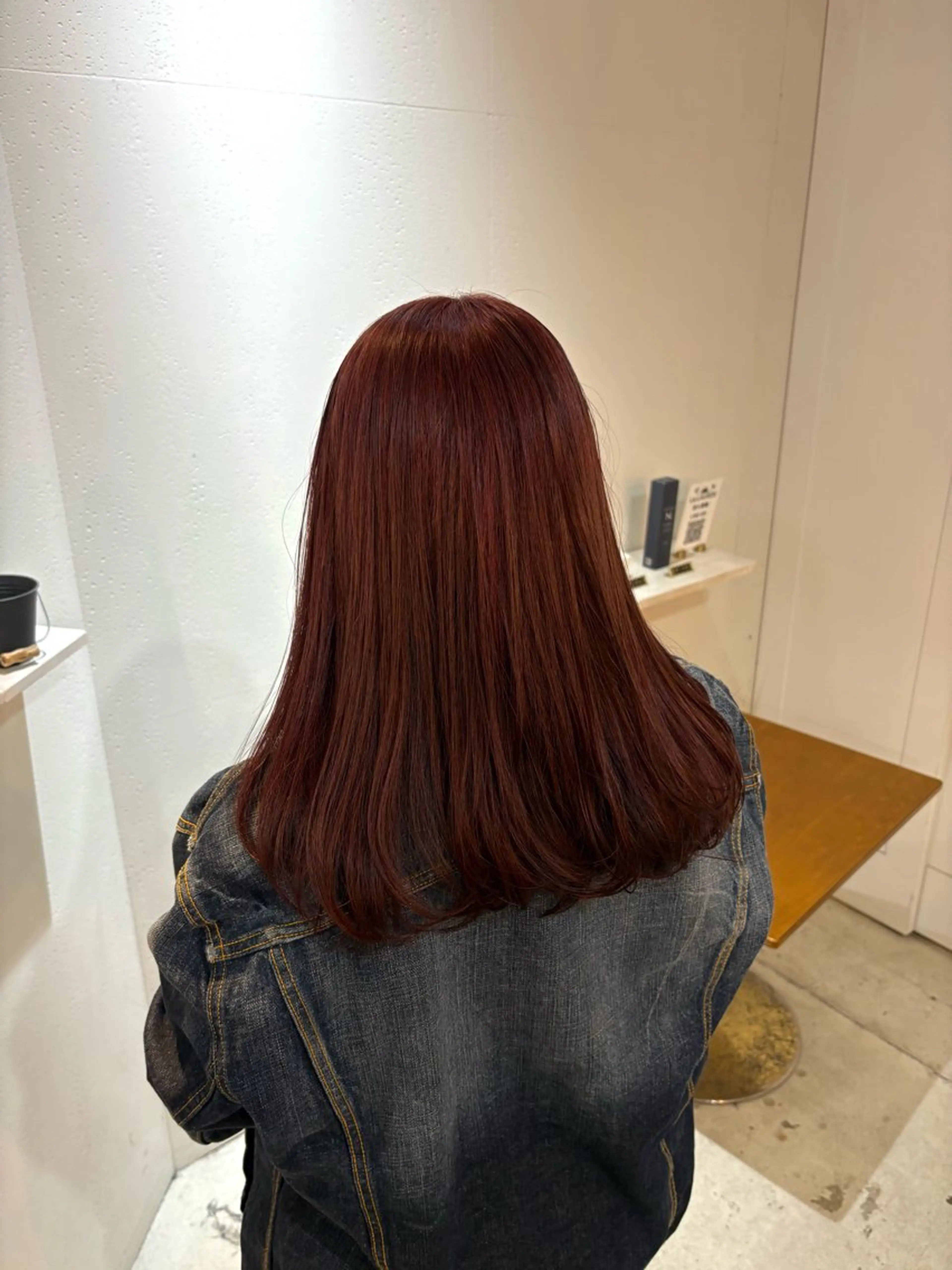 セミロング ヘアカラー 🩶ハイトーン🖤 URARAのヘアスタイル