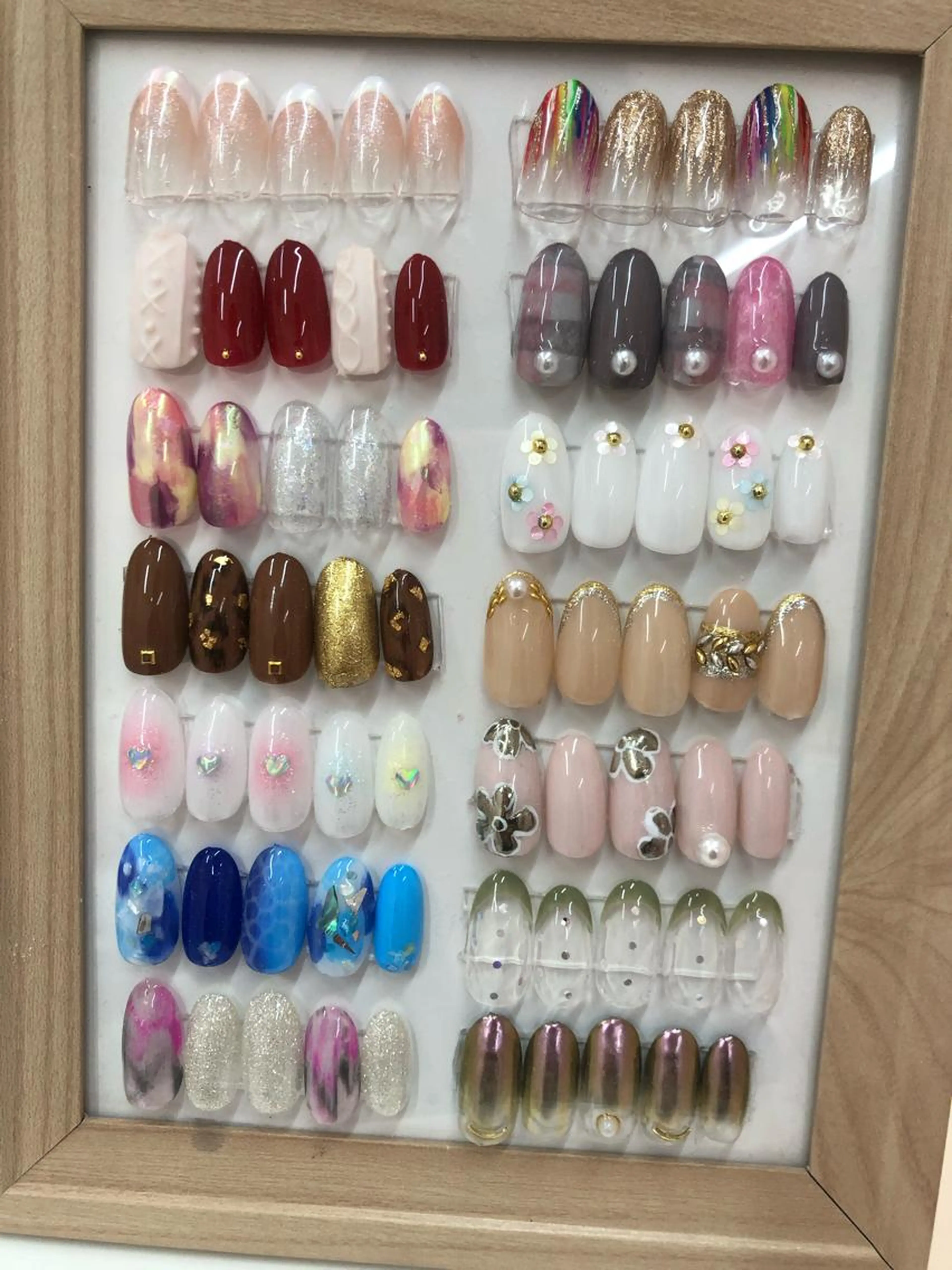 ジェルネイルアートやり放題（オフ込み）Vカット.3Dビジュー.キャラクターは別途有料パラジェル追加料金500円の写真