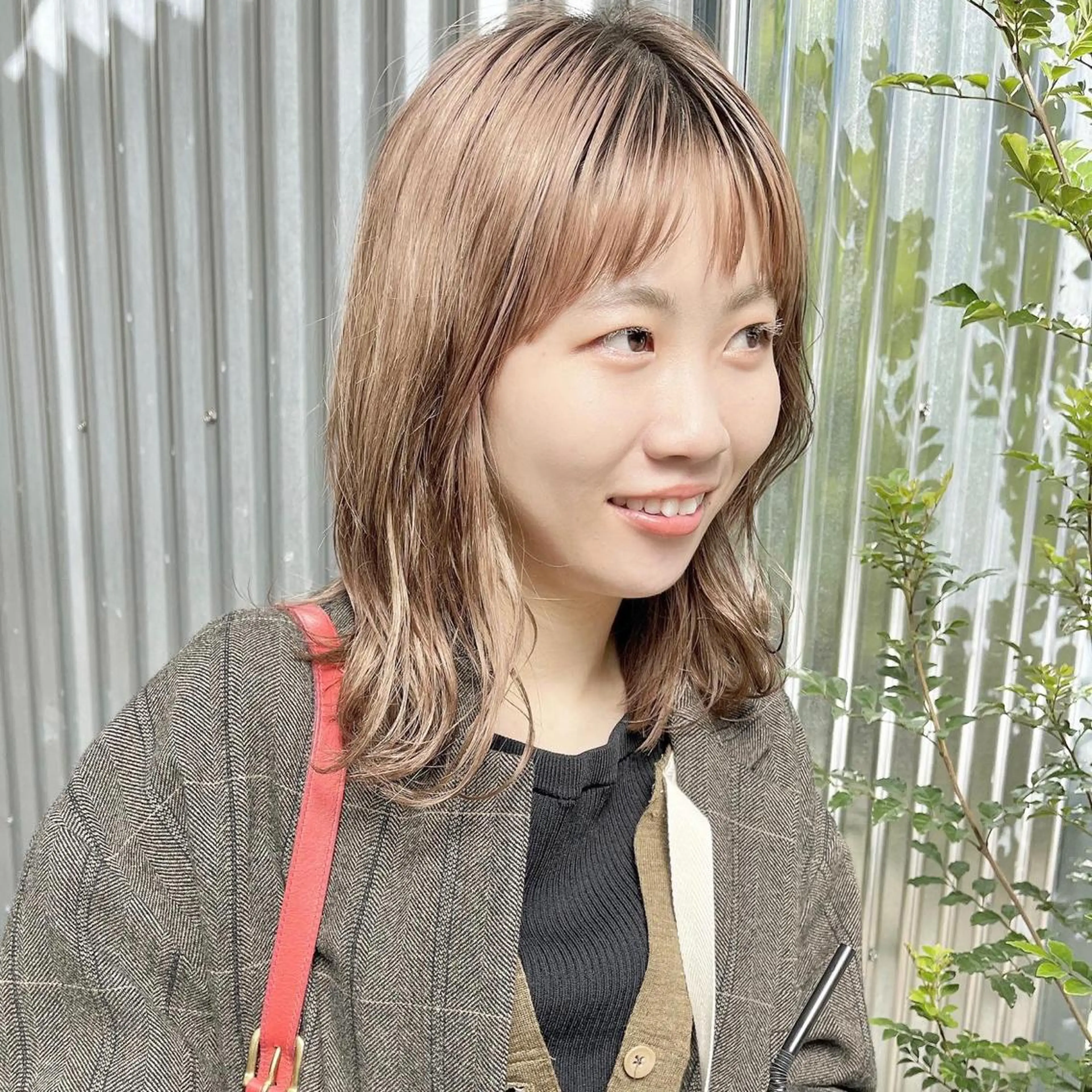 セミロング カラー アラキチヒロ THE REMMYのヘアスタイル